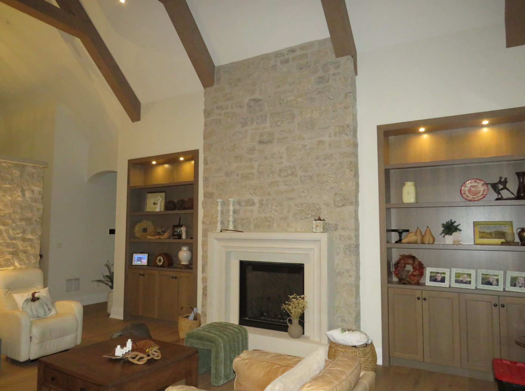 White Mist Ledgerock - Tumbled - Full Bed Building Stone