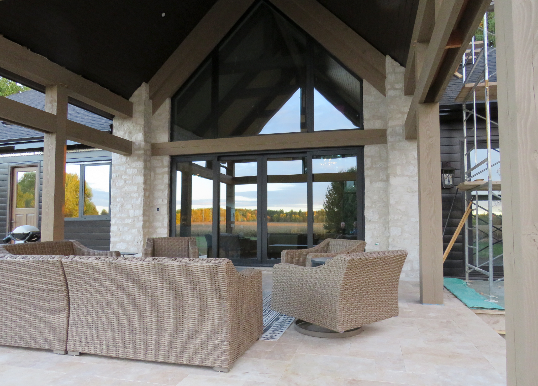 White Mist Ledgerock - Tumbled - Full Bed Building Stone