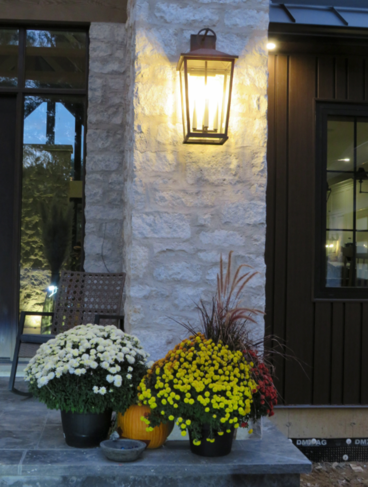 White Mist Ledgerock - Tumbled - Full Bed Building Stone