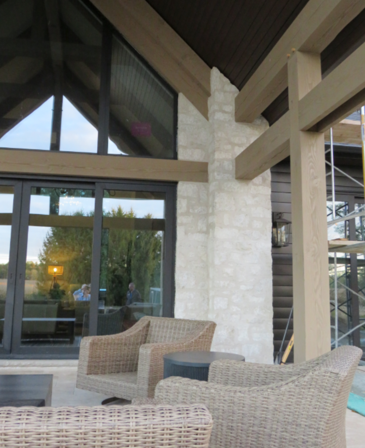 White Mist Ledgerock - Tumbled - Full Bed Building Stone