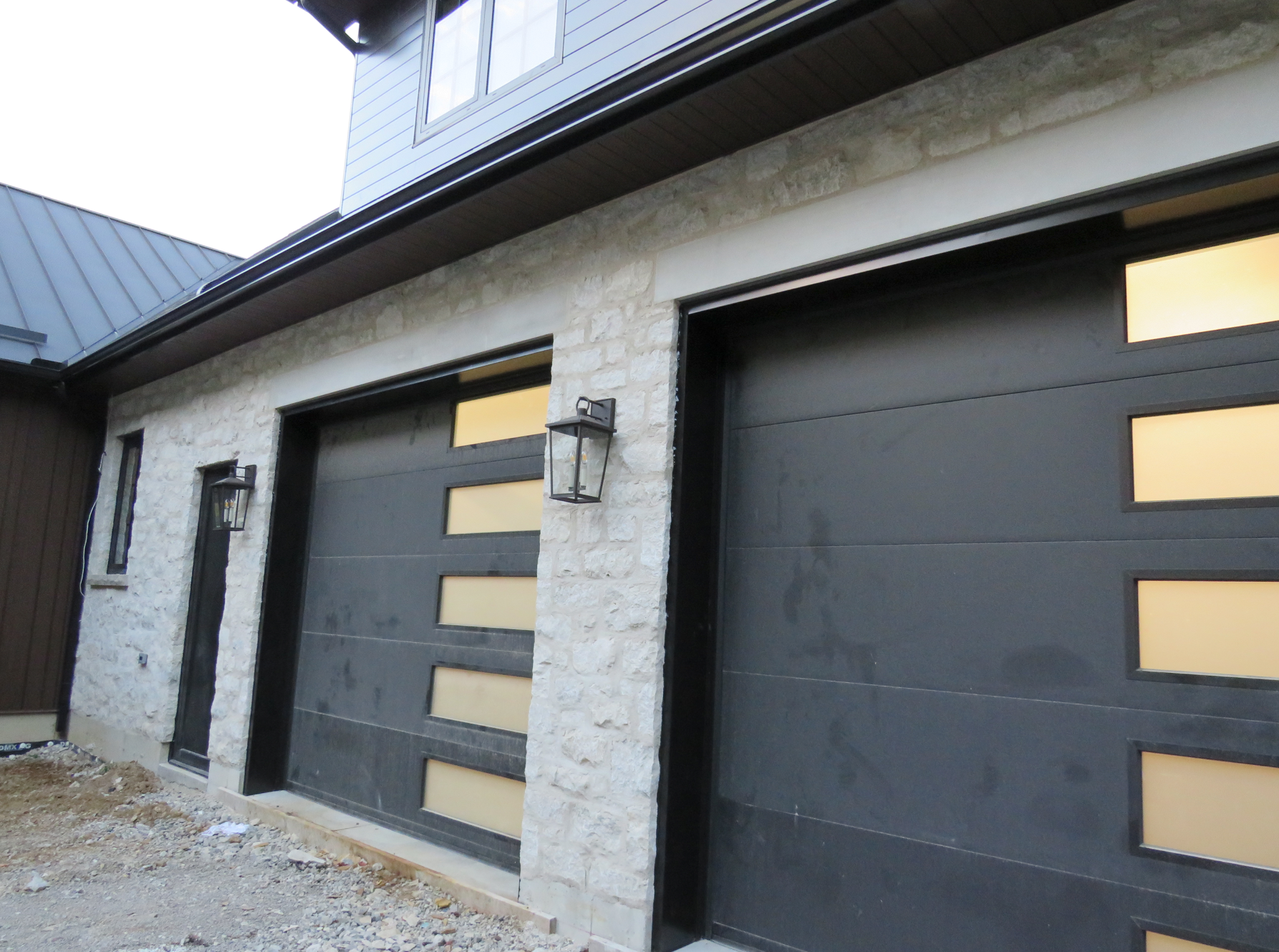 White Mist Ledgerock - Tumbled - Full Bed Building Stone