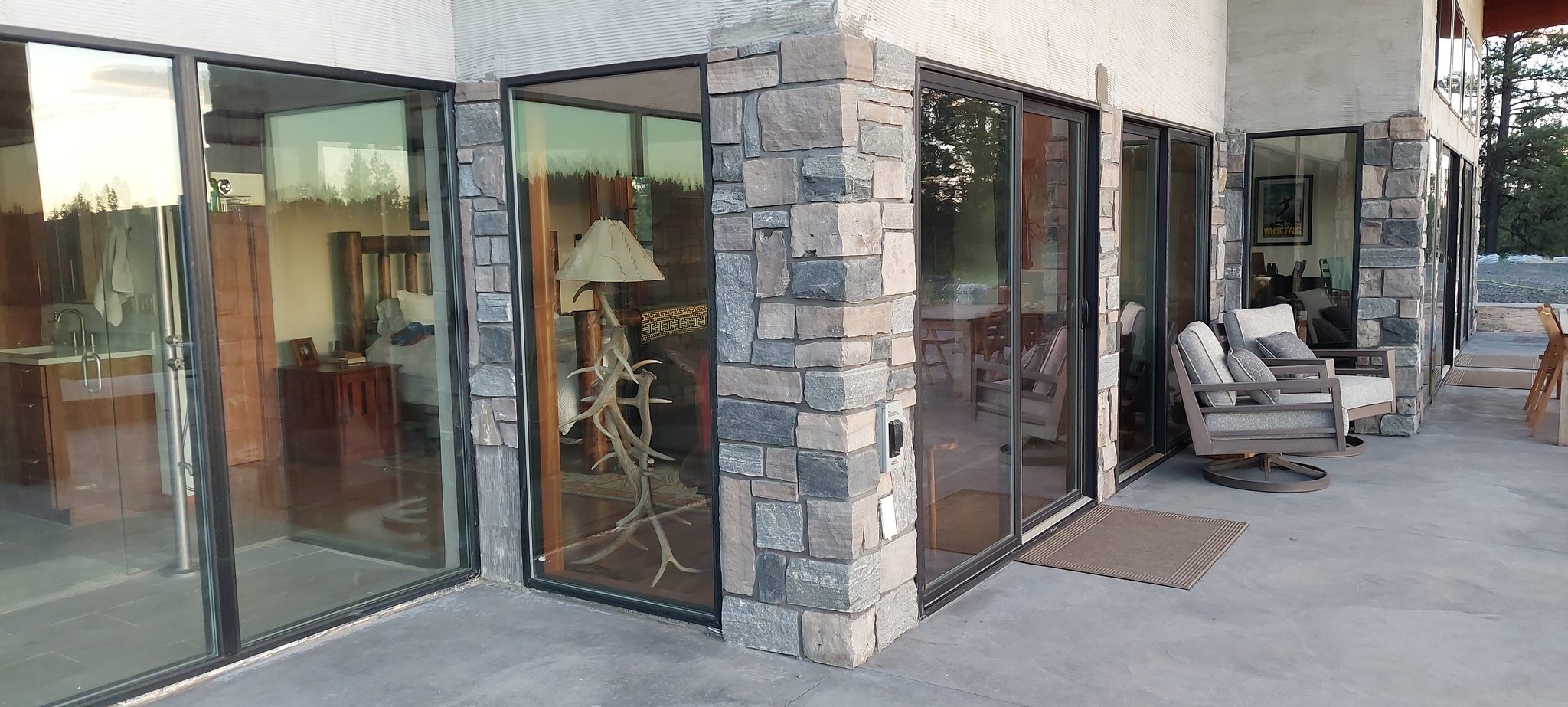 Bear Ridge Estate Ledgerock Blend thin stone veneer — exterior corner column detail