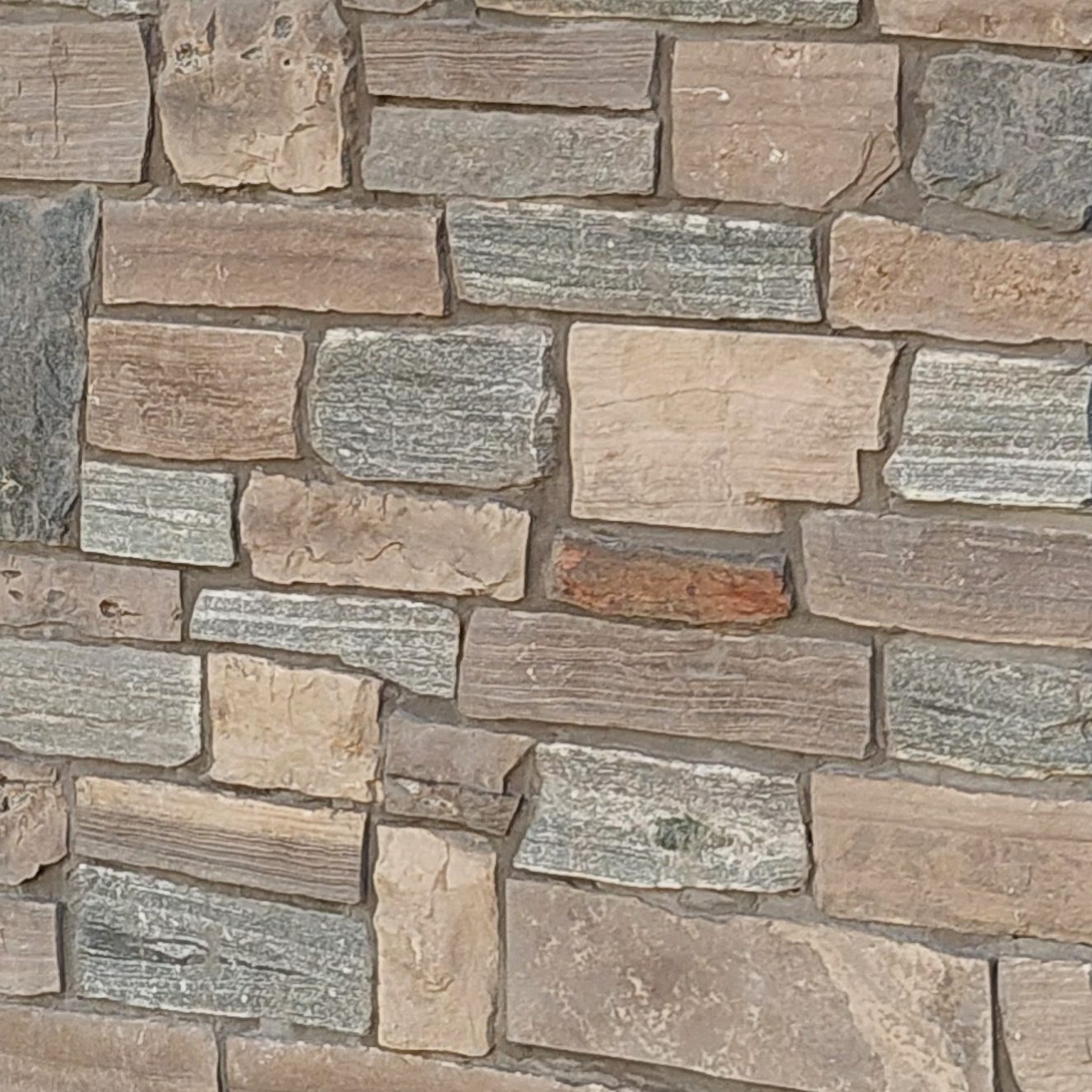 Bear Ridge Estate Ledgerock Blend thin stone veneer — ledgerock texture detail