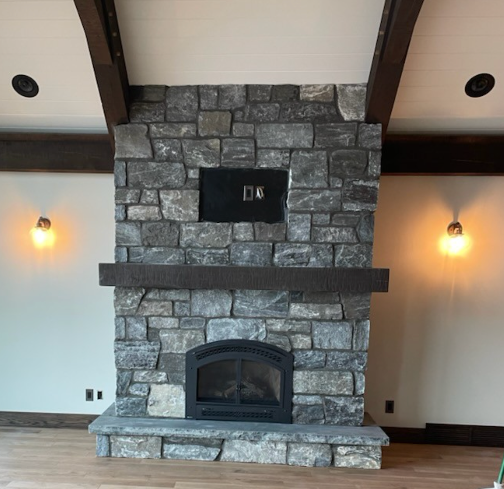 Cheltenham Blend Squares and Rectangles - Thin Stone Veneer - Corners