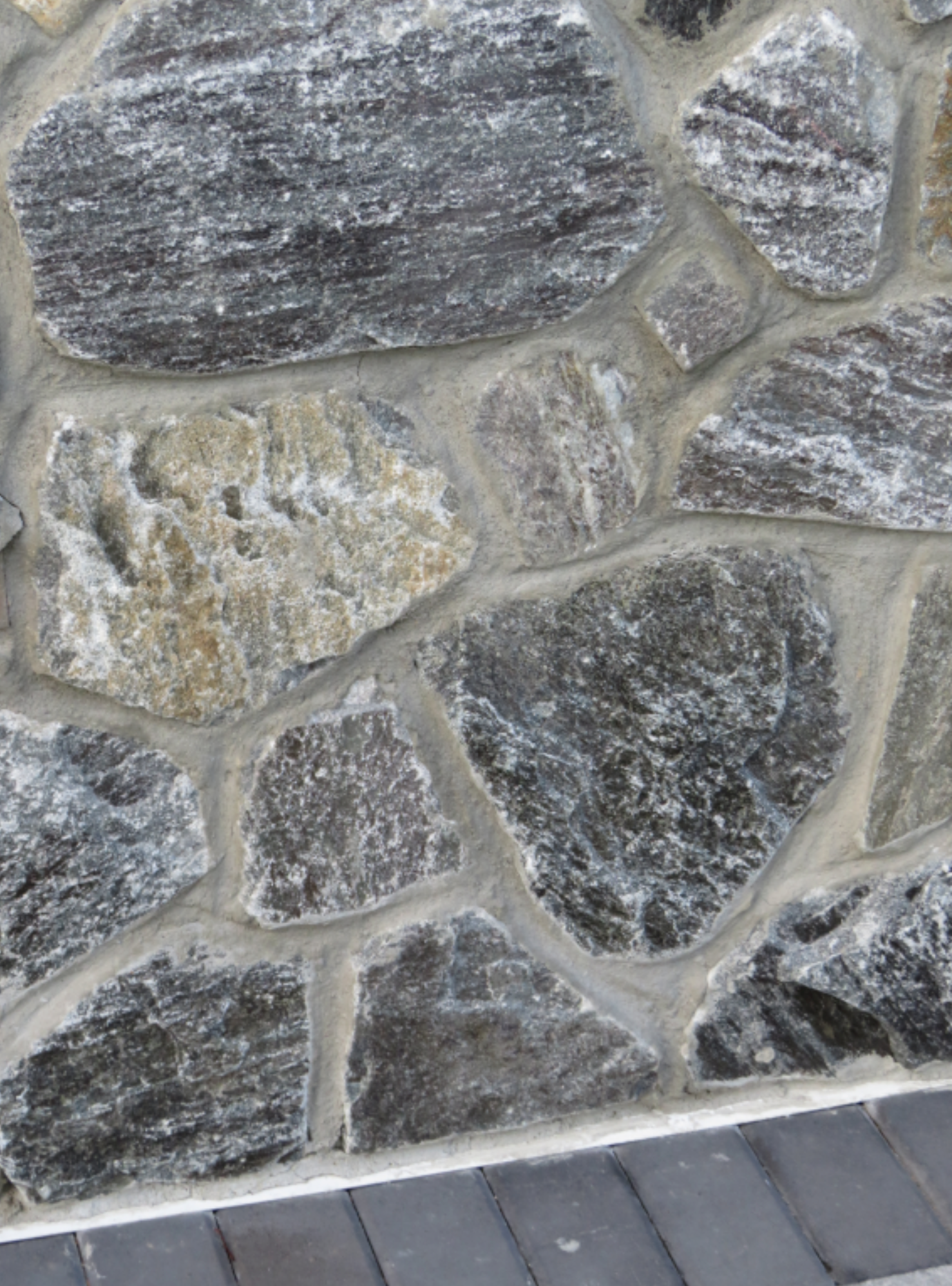 Elite Blue Granite Random Thin Veneer Natural Stone - Tumbled - Corners