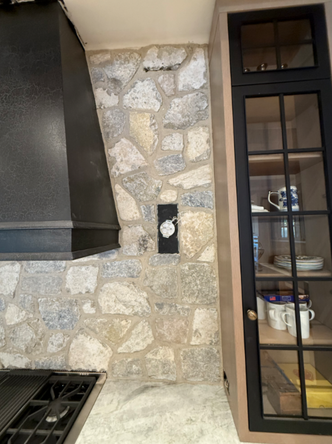 Creemore Estate Blend - Weatheredge Limestone with Tan Accent - Tumbled - Corners