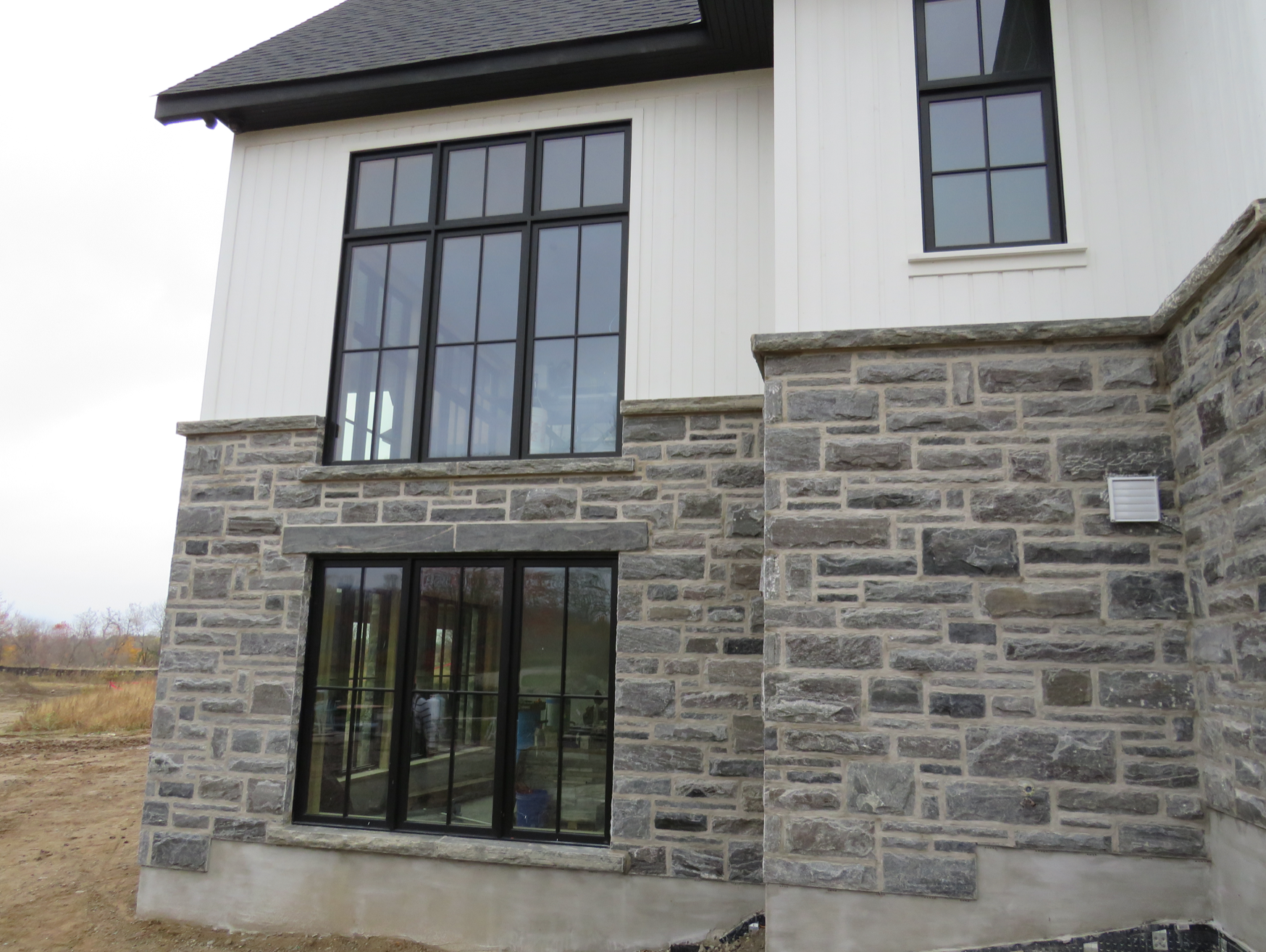 Elite Blue Granite Split Face Sawn Height - Full Bed Building Stone