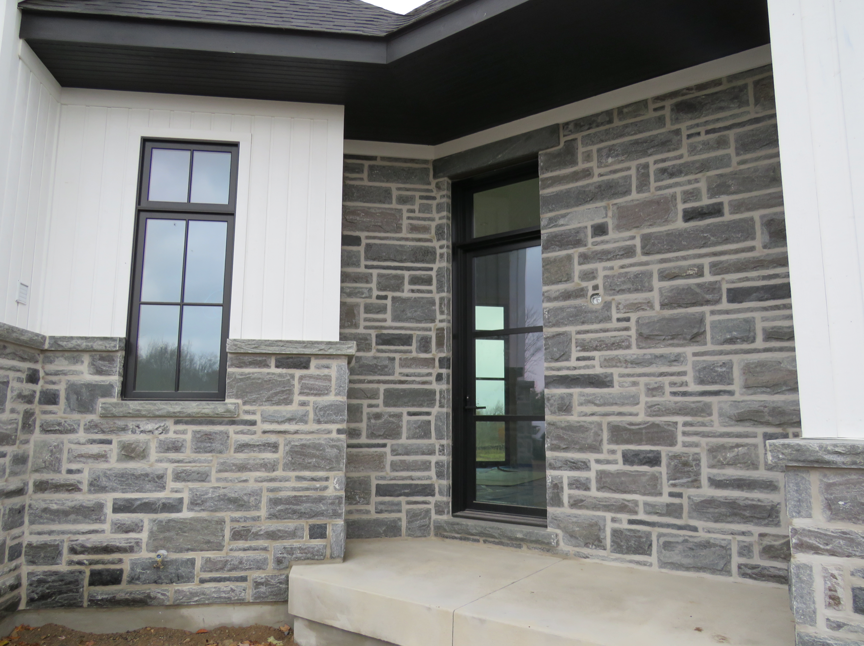 Elite Blue Granite Split Face Sawn Height - Full Bed Building Stone