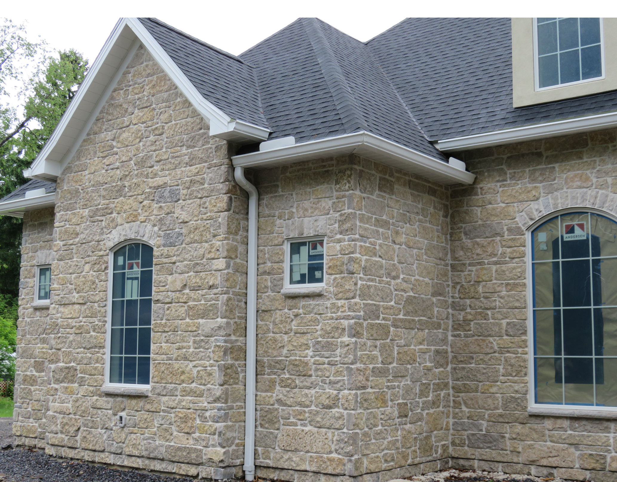 Harvest Gold Limestone Sawn Height Tumbled - Thin Stone Veneer - Corners