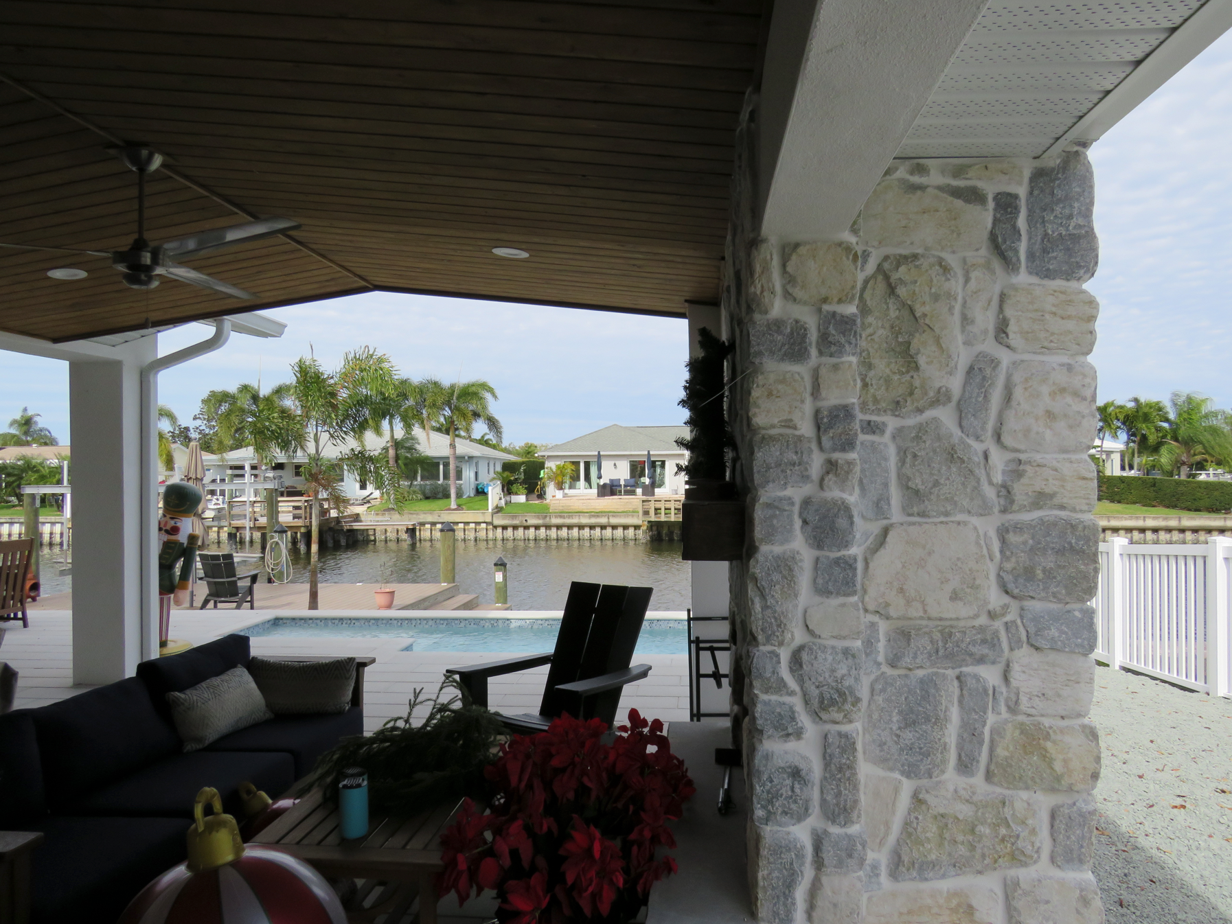 Weatheredge Limestone Olde Mill Estate Blend with White Weatheredface Accent - Tumbled - Flats
