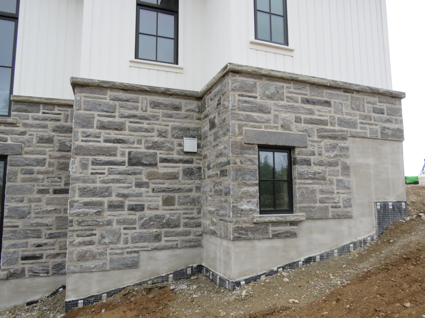 Elite Blue Granite Split Face Sawn Height - Full Bed Building Stone