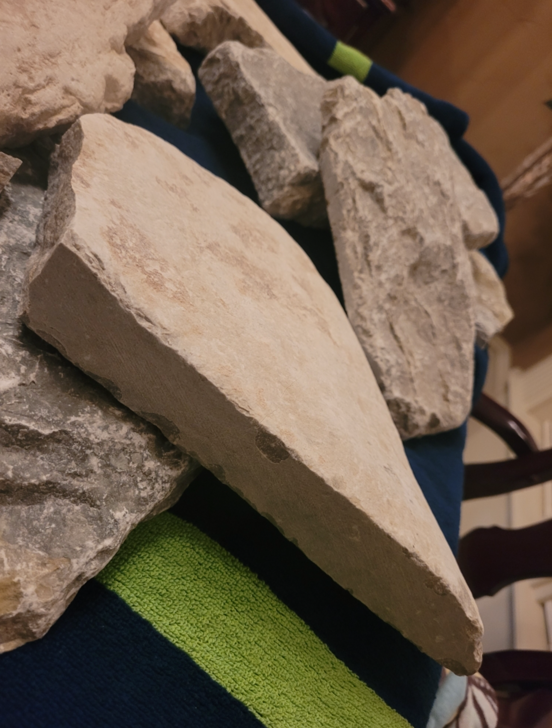 Weatheredge Limestone Olde Mill Estate Blend with White Weatheredface Accent - Tumbled - Corners
