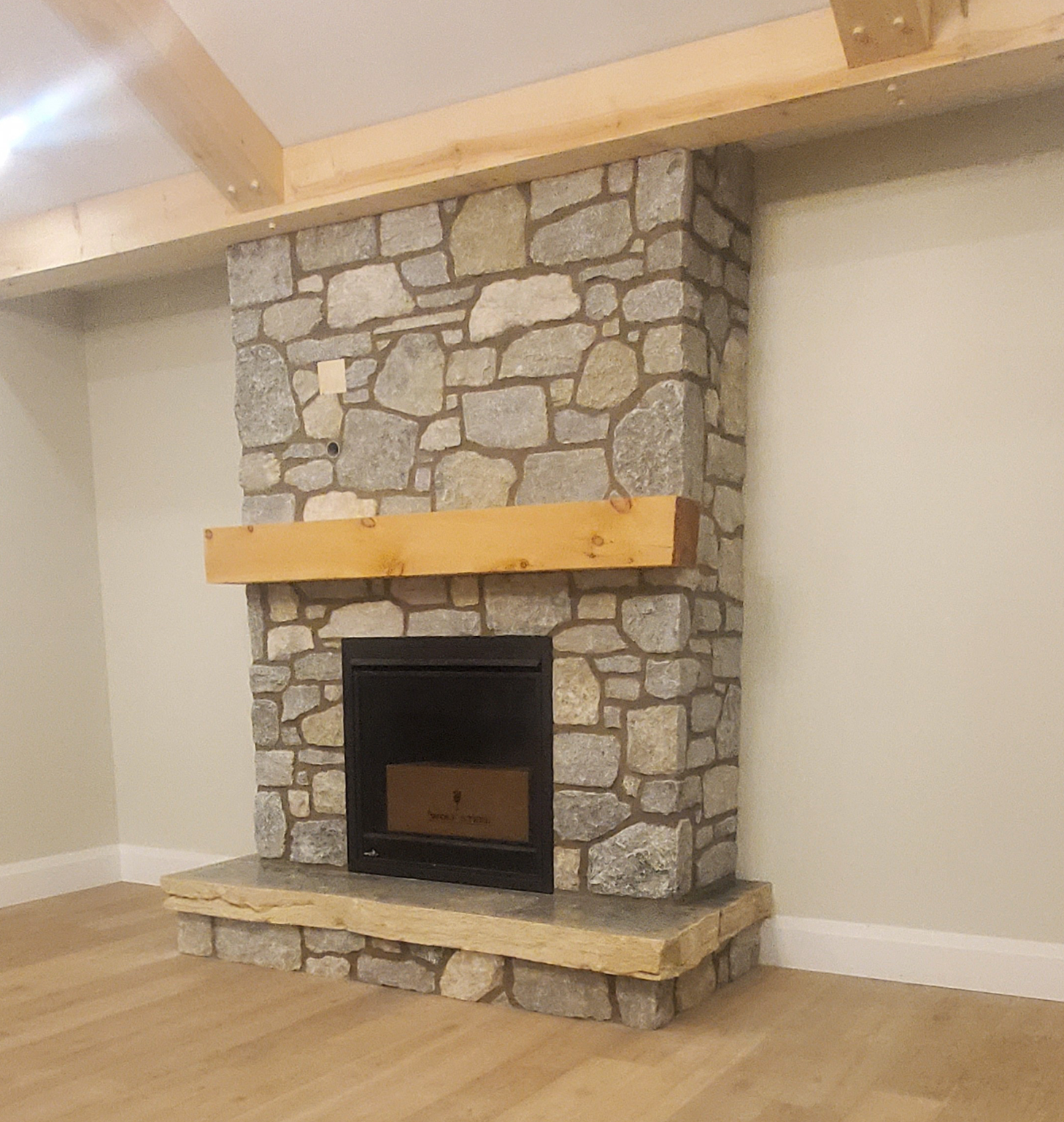 Stone Slabs - Weatheredge Limestone