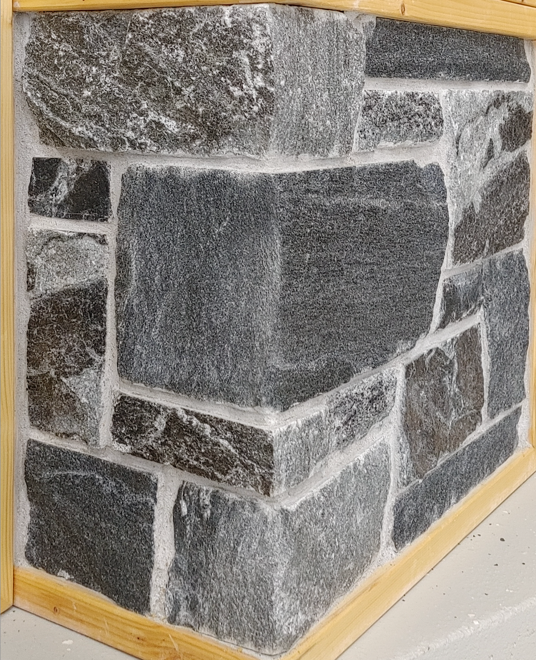 Cheltenham Blend Sawn Height - Thin Stone Veneer - Corners