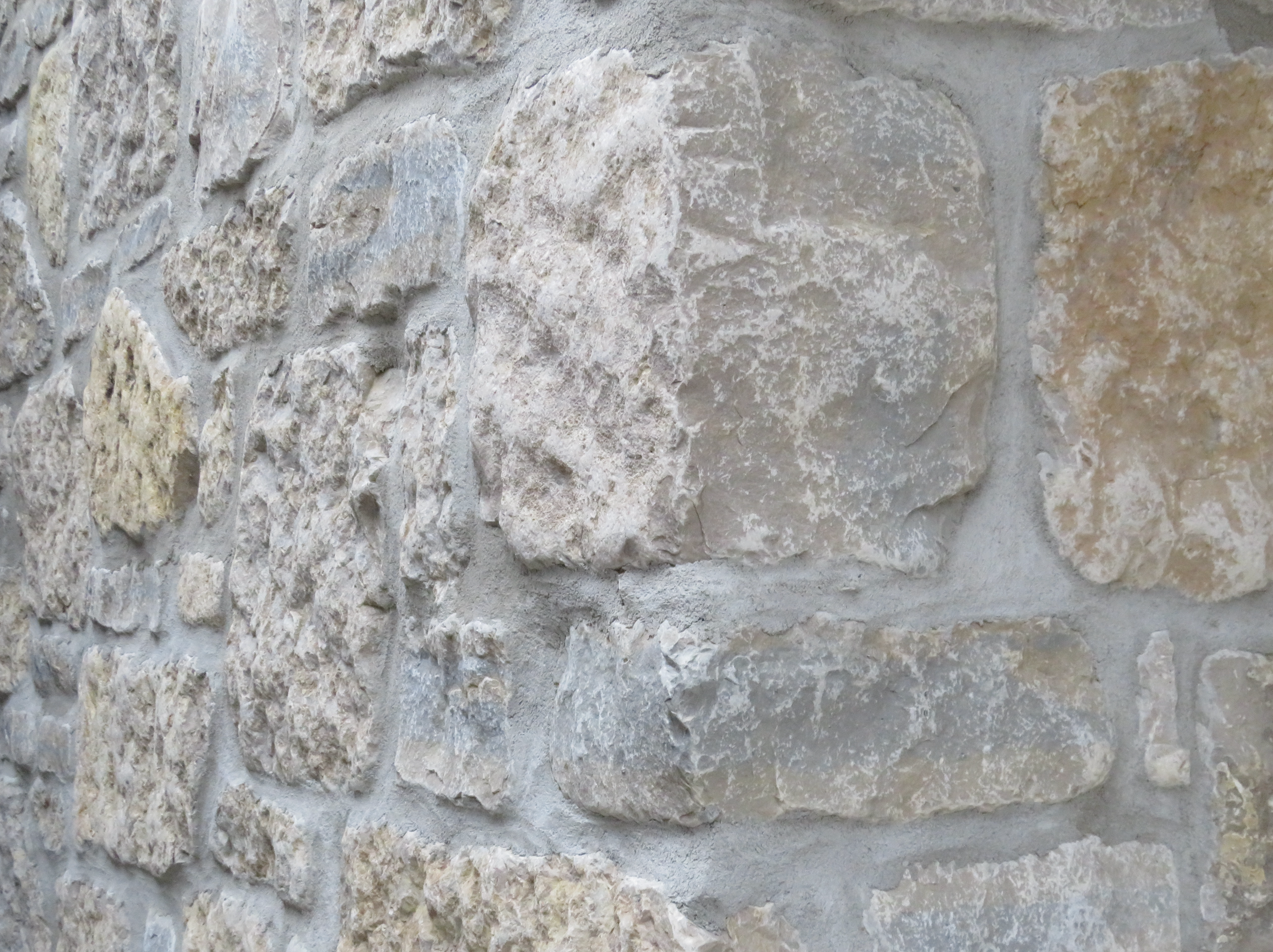 Harvest Gold Limestone Olde Mill Blend - Thin Veneer Stone - Tumbled - Flats