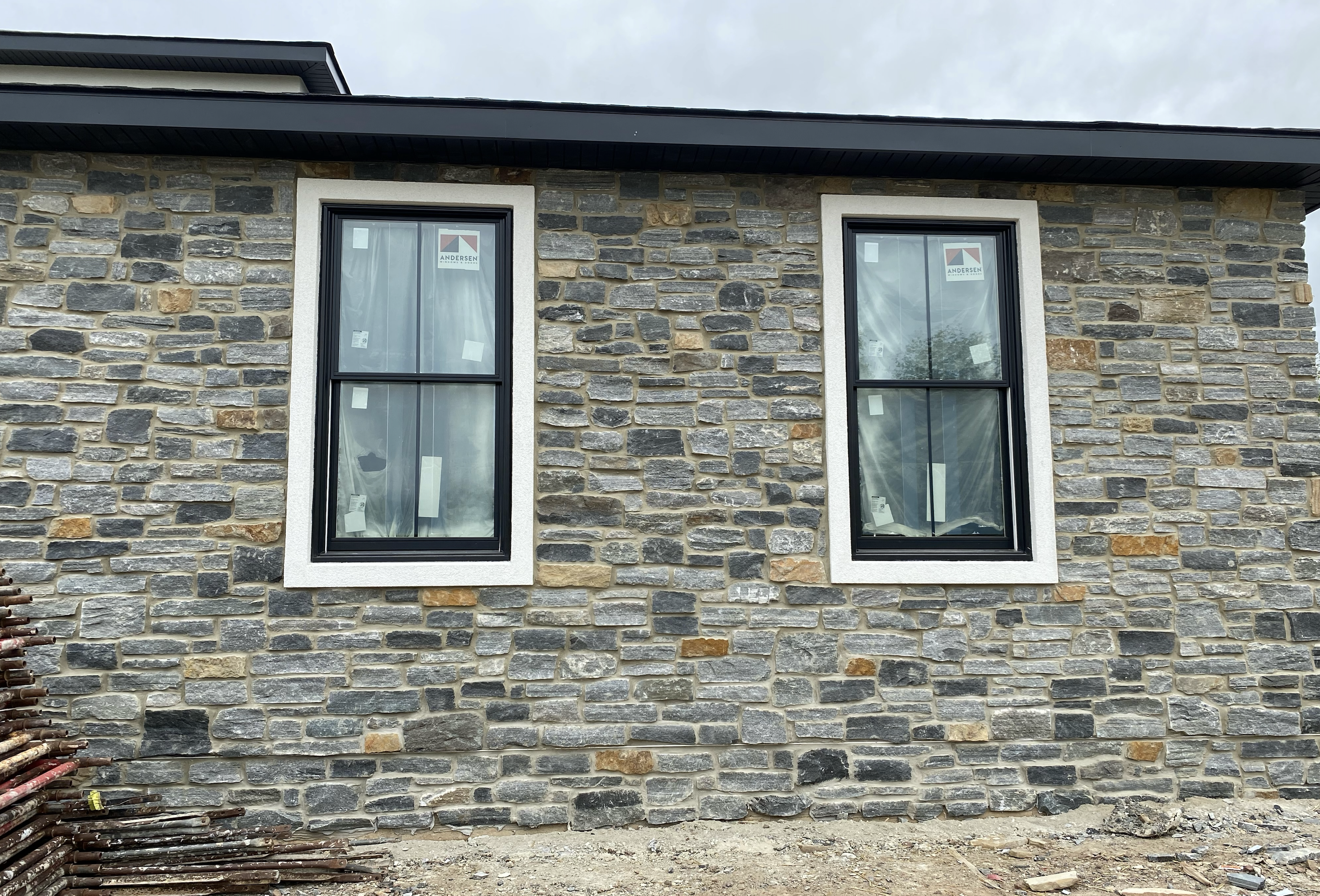 Cheltenham Blend Ledgerock with Brown Accent Sandstone - Thin Stone Veneer - Flats