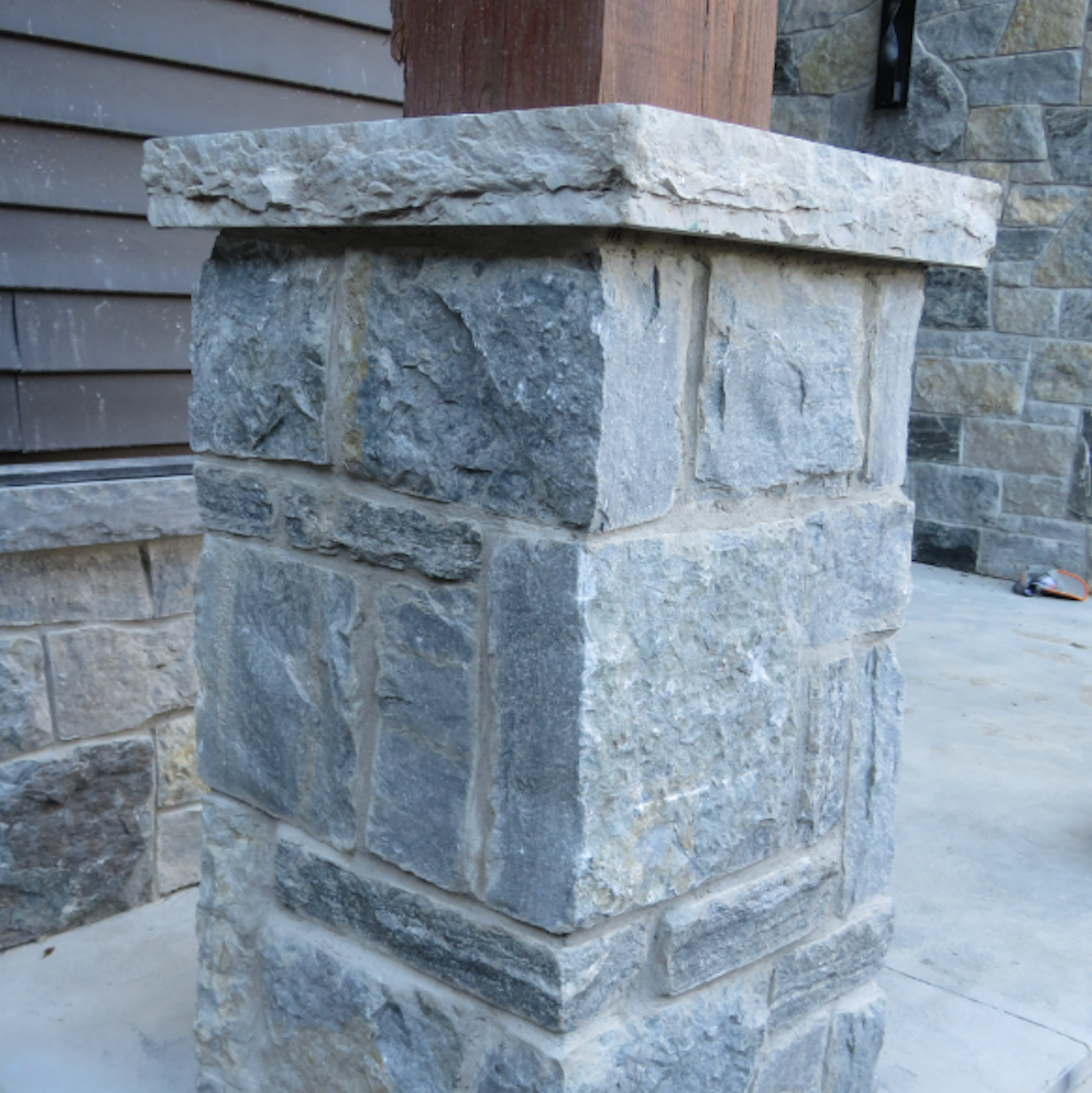 Timothy's Mountain Blend Thin Stone Veneer - Corners