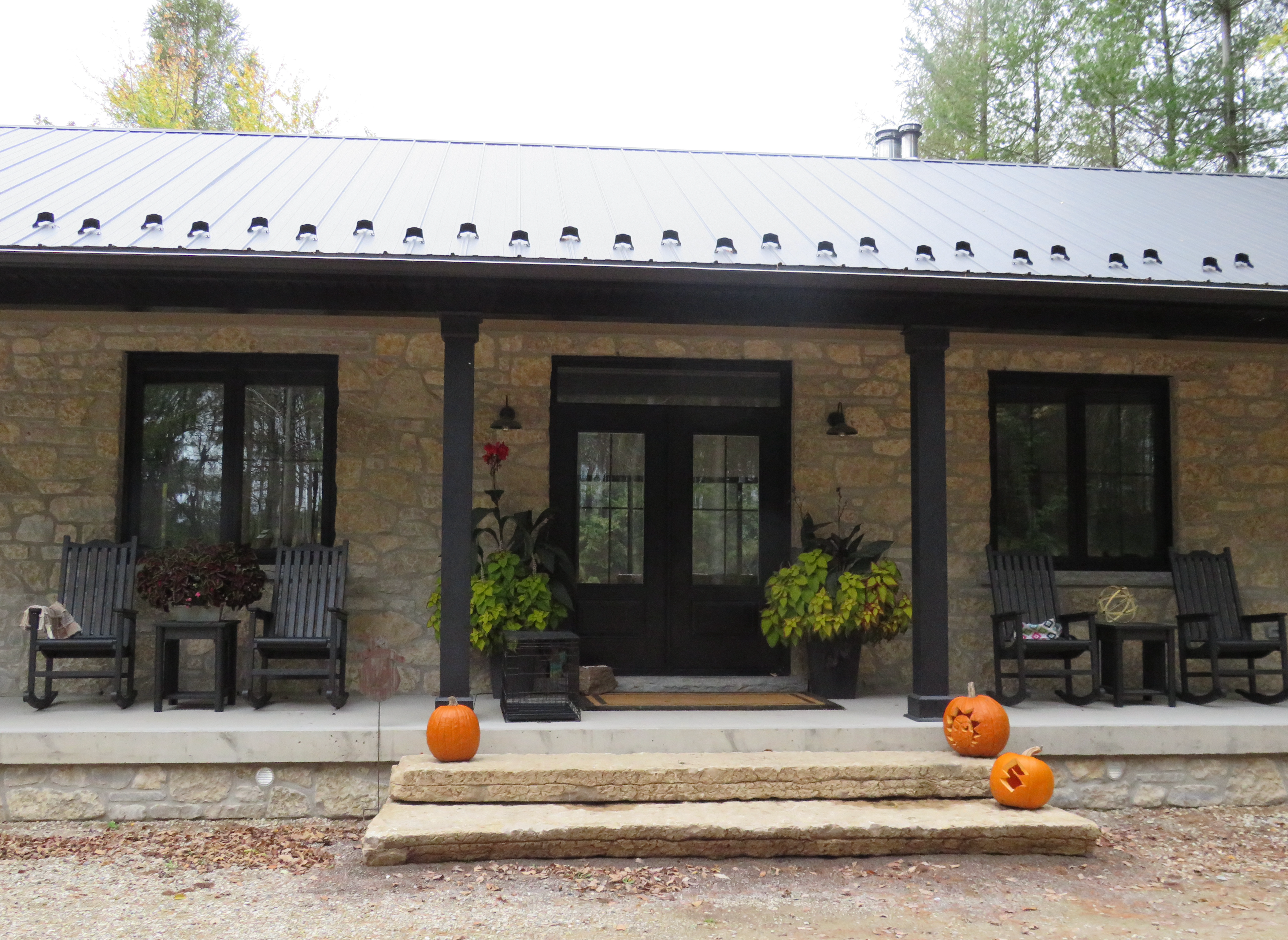 Harvest Gold Limestone Olde Mill Blend - Thin Veneer Stone - Tumbled - Flats