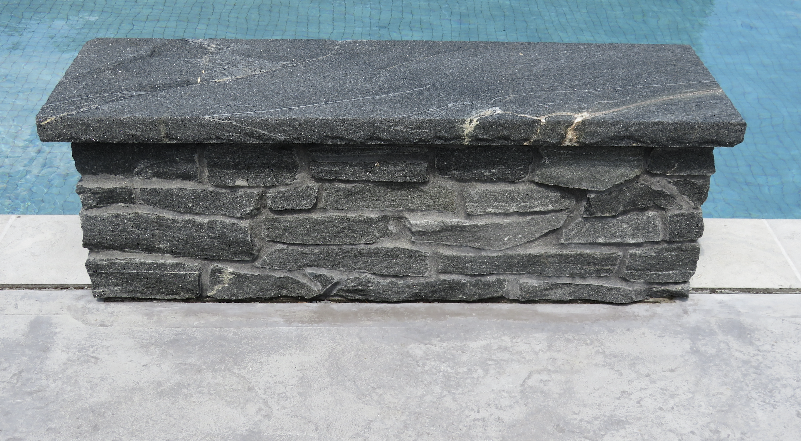 Midnight Black Ledgerock - Thin Stone Veneer - Corners