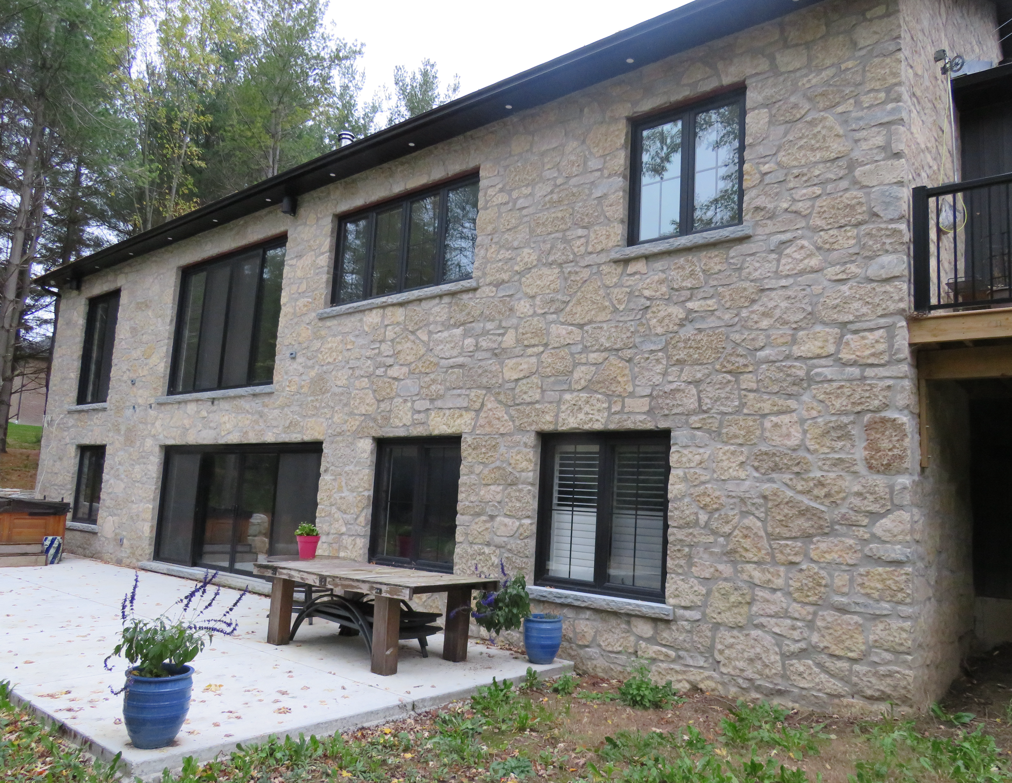 Harvest Gold Limestone Olde Mill Blend - Thin Veneer Stone - Tumbled - Flats