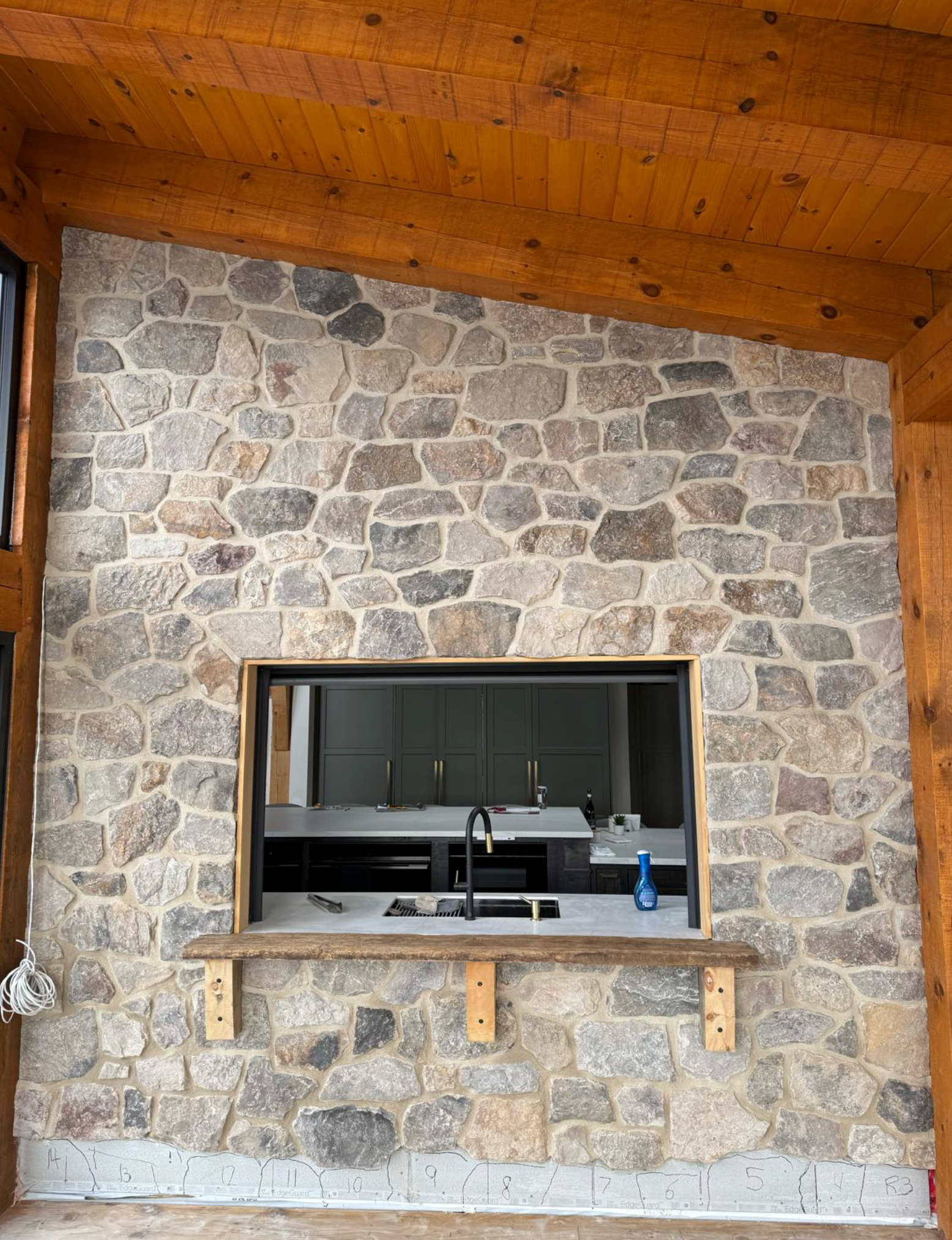 Collingwood Weathered Face Premium Brown Sandstone Blend - Thin Stone Veneer - Flats