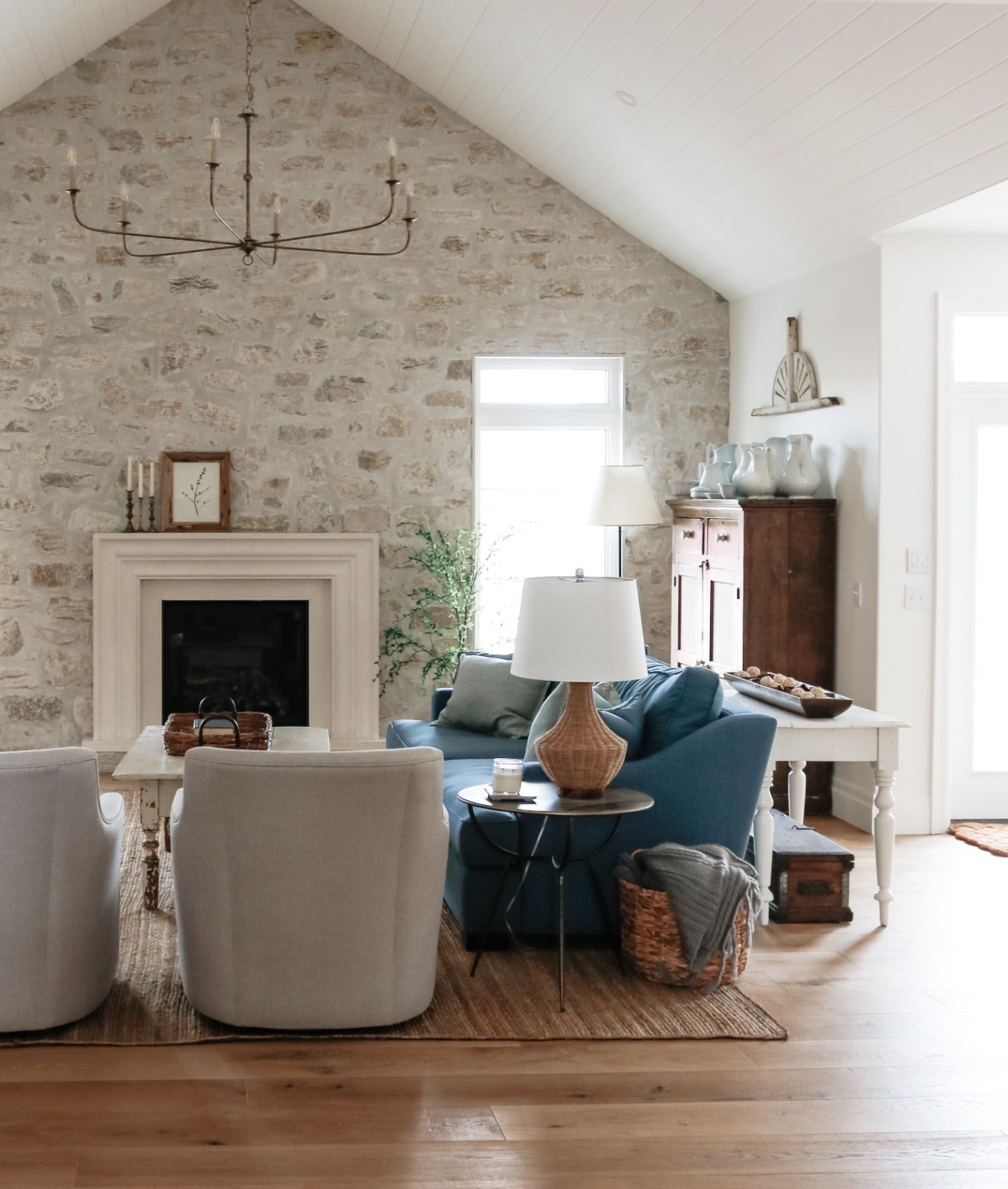 Creemore Estate Blend - Weatheredge Limestone with Tan Accent - Tumbled - Corners