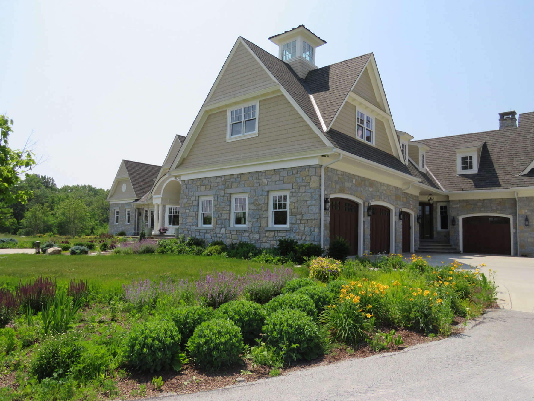 Dayton County Blend - Tumbled Weatheredge and Harvest Gold Limestone - Corners