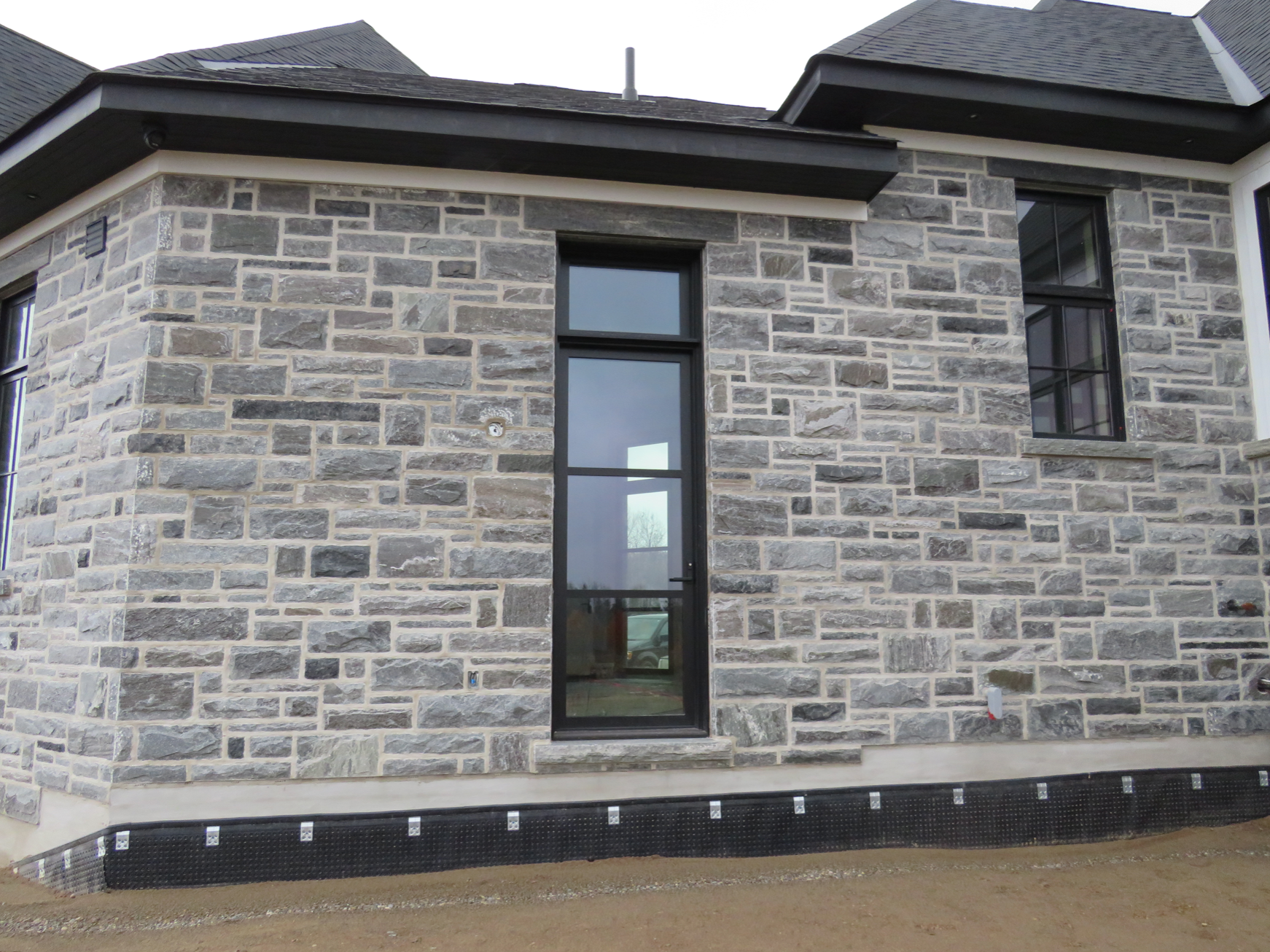 Elite Blue Granite Thin Veneer - Split Face Sawn Height with Sawn Ends - Flats