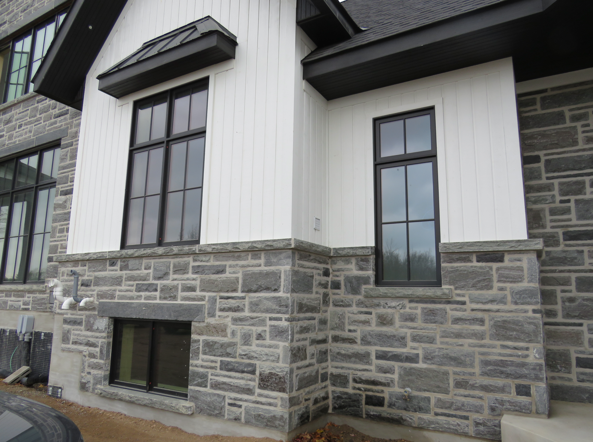 Elite Blue Granite Thin Veneer - Split Face Sawn Height with Sawn Ends - Flats