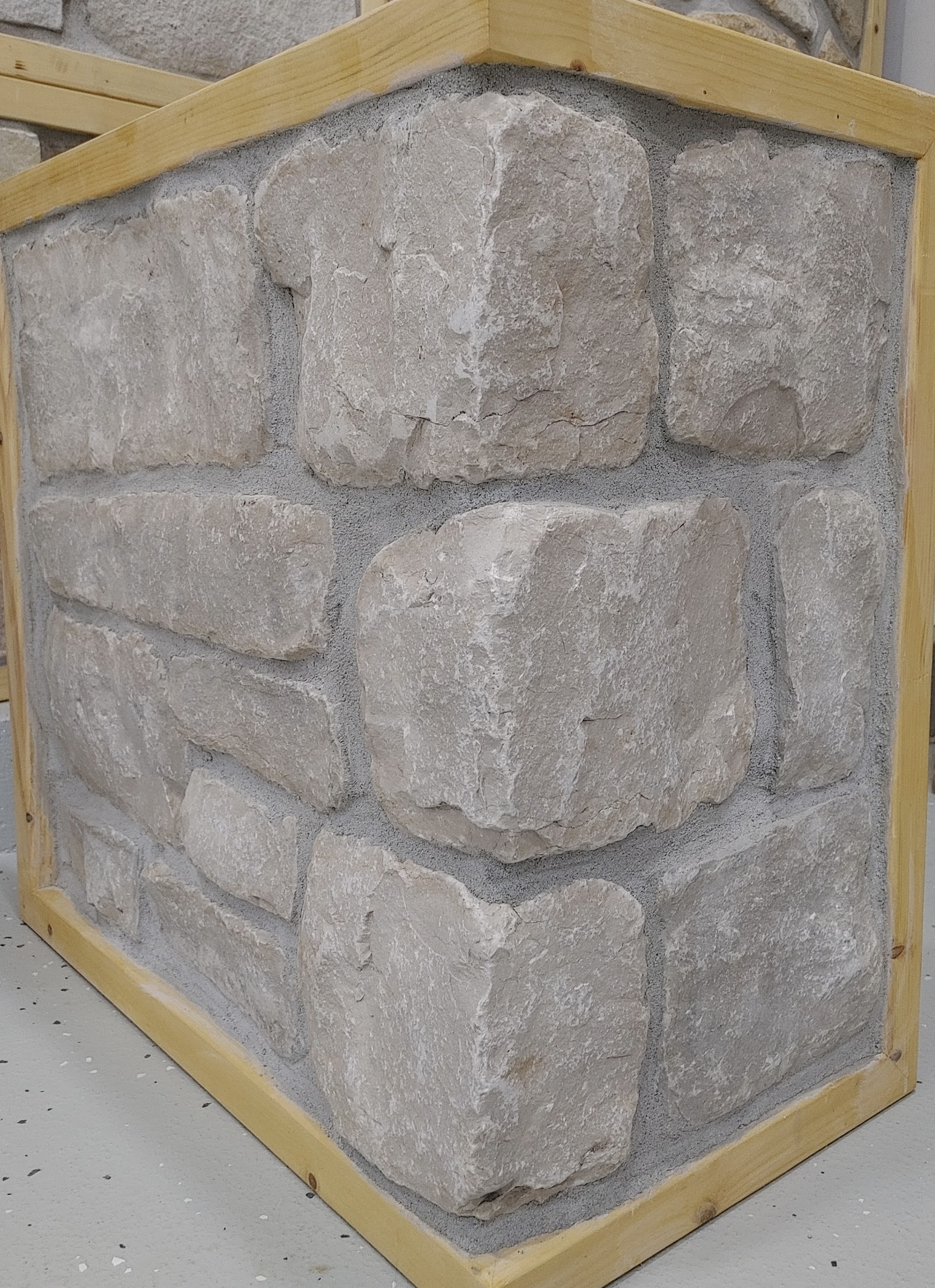 Guelph Buff Tan Limestone - Tumbled Thin Veneer - Flats - Corners