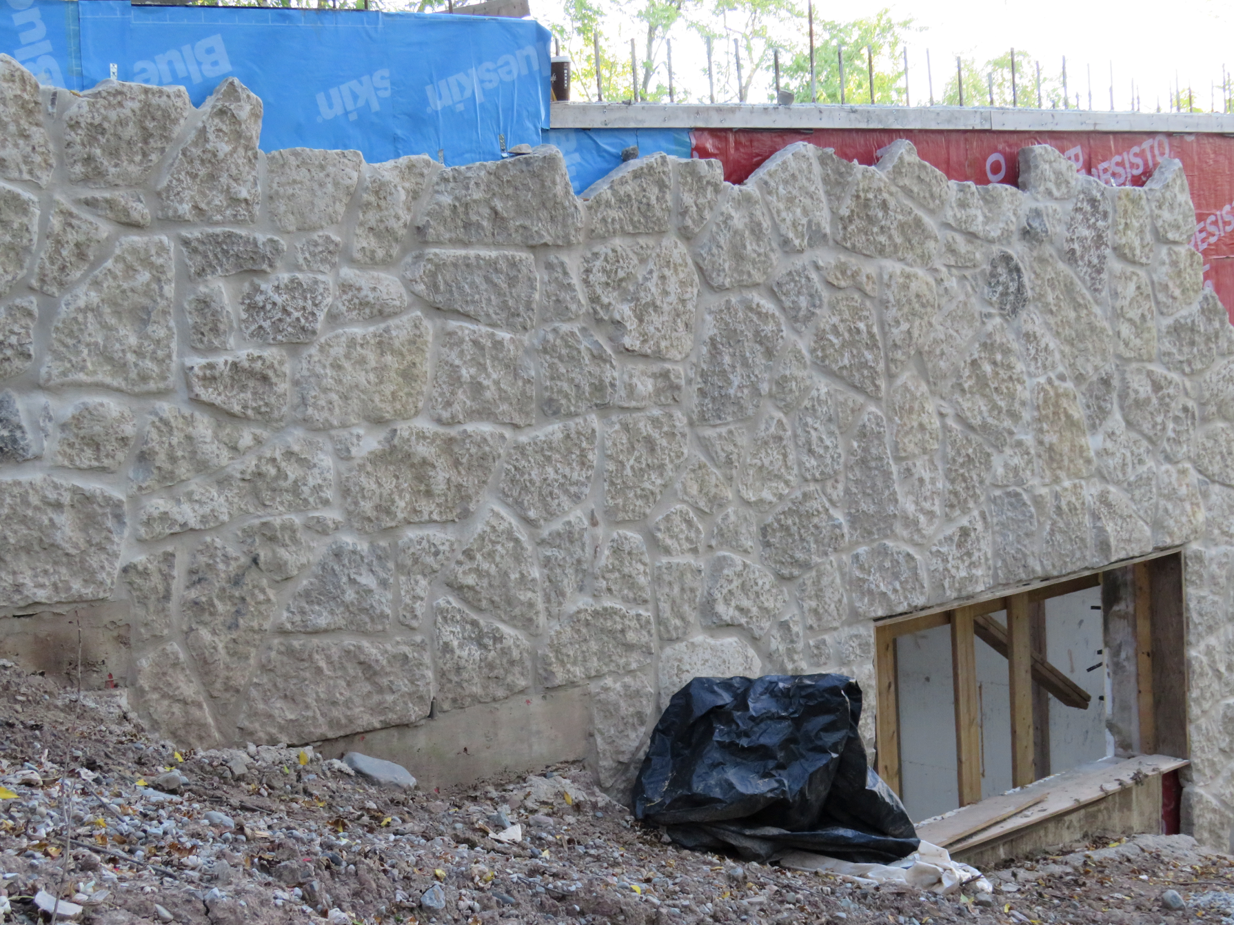 Harvest Gold Limestone Tumbled Random - Full Bed Building Stone