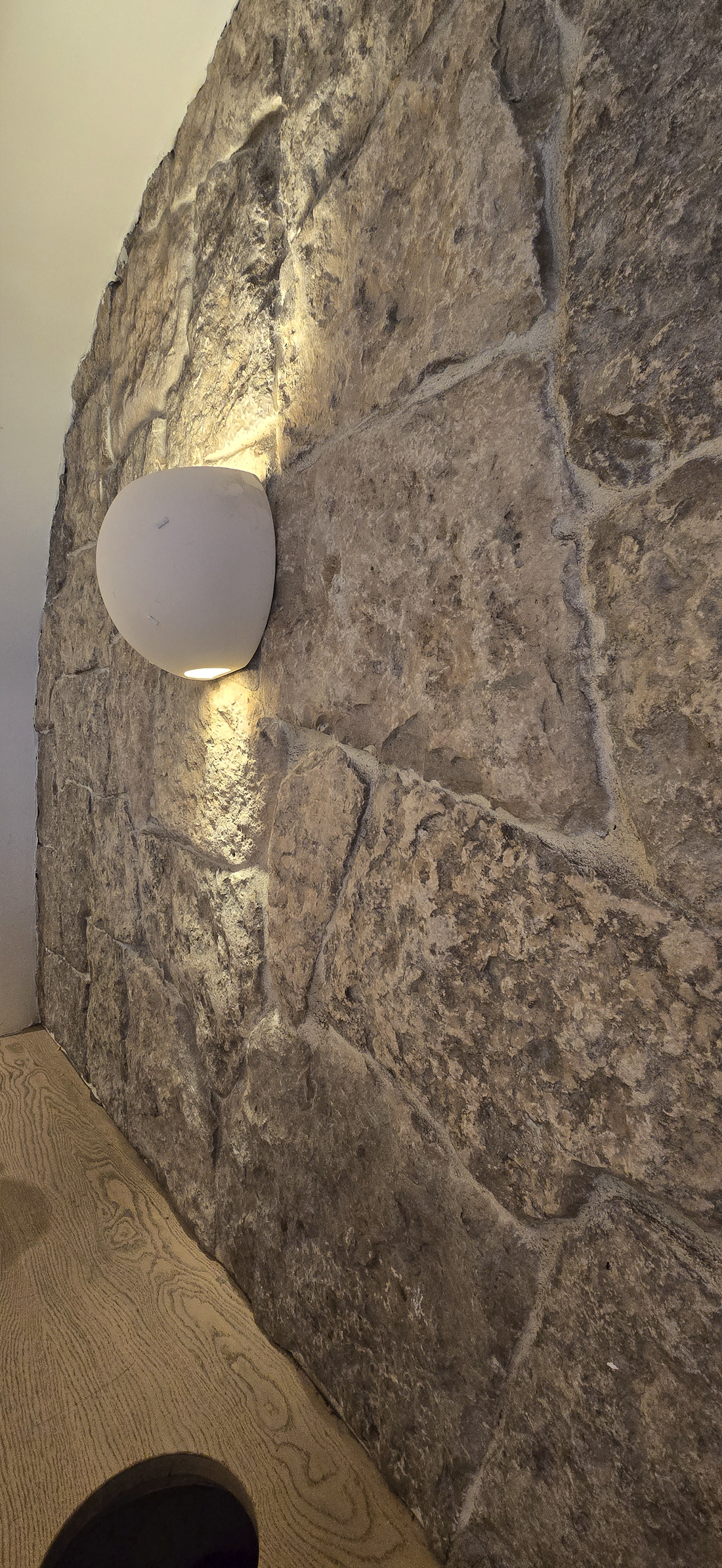 Harvest Gold Limestone - Tumbled Squared Thin Veneer - Corners