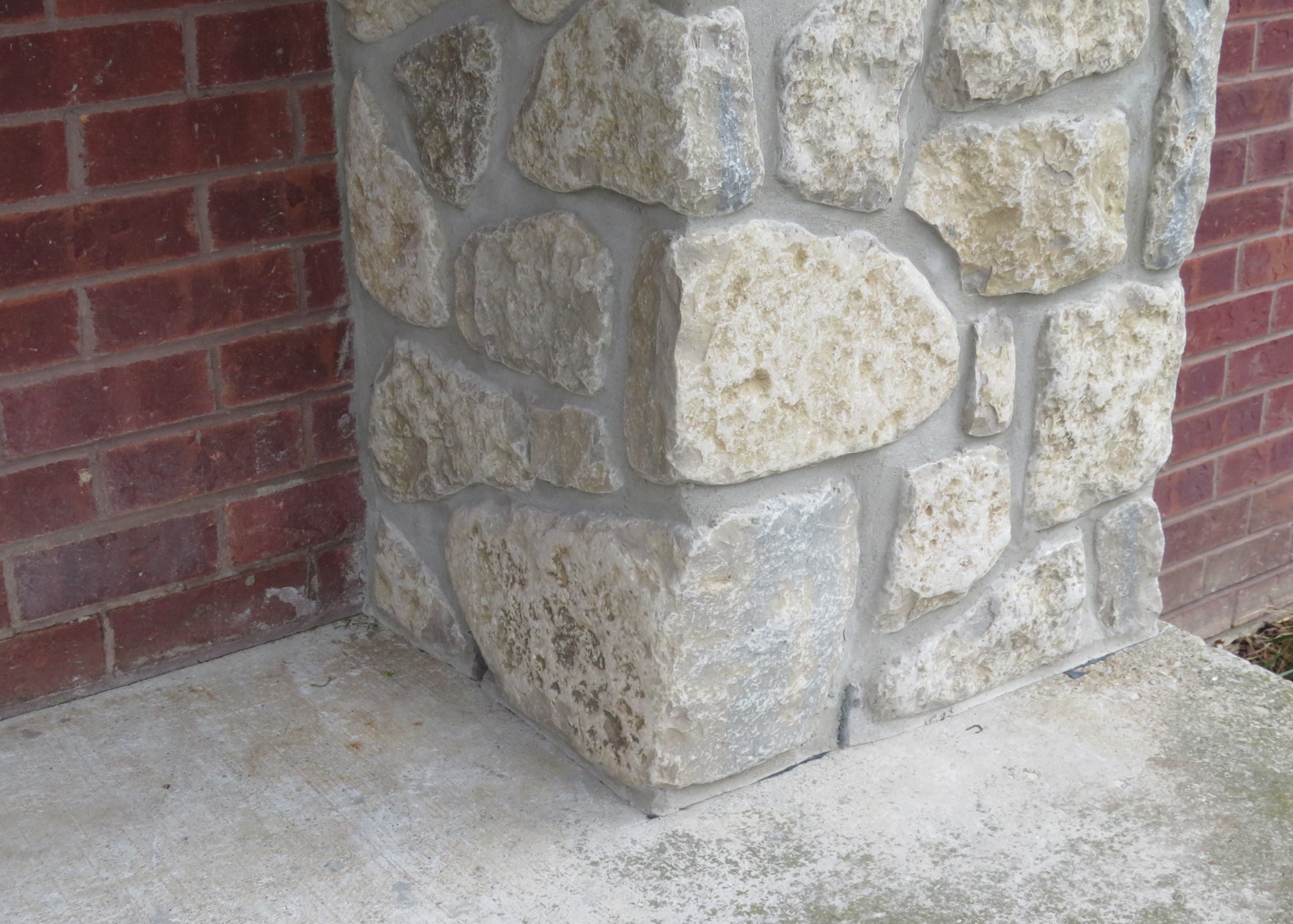 Harvest Gold Limestone Olde Mill Blend - Tumbled - Full Bed Building Stone