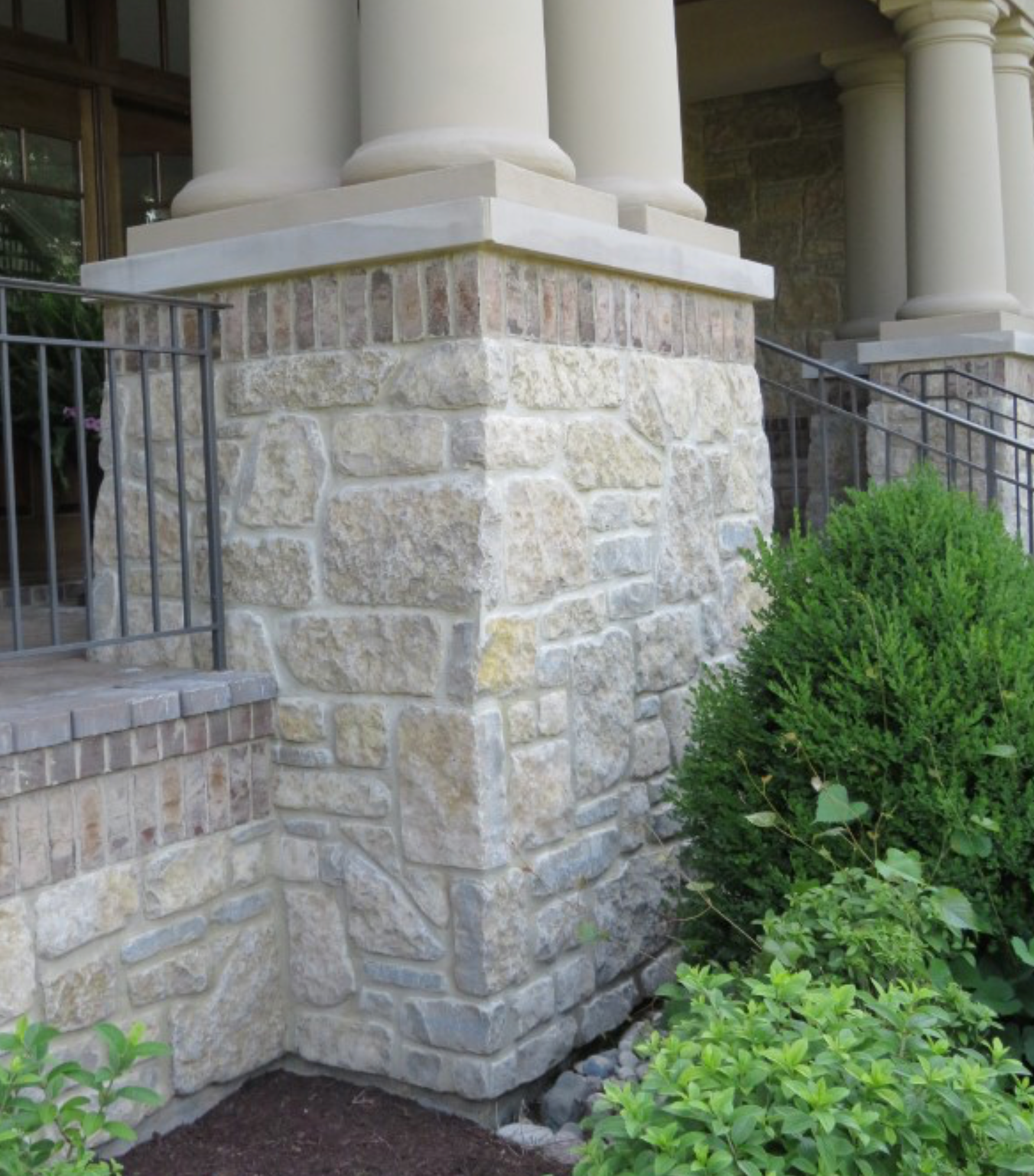 Harvest Gold Limestone Olde Mill Blend - Thin Veneer Stone - Tumbled - Corners