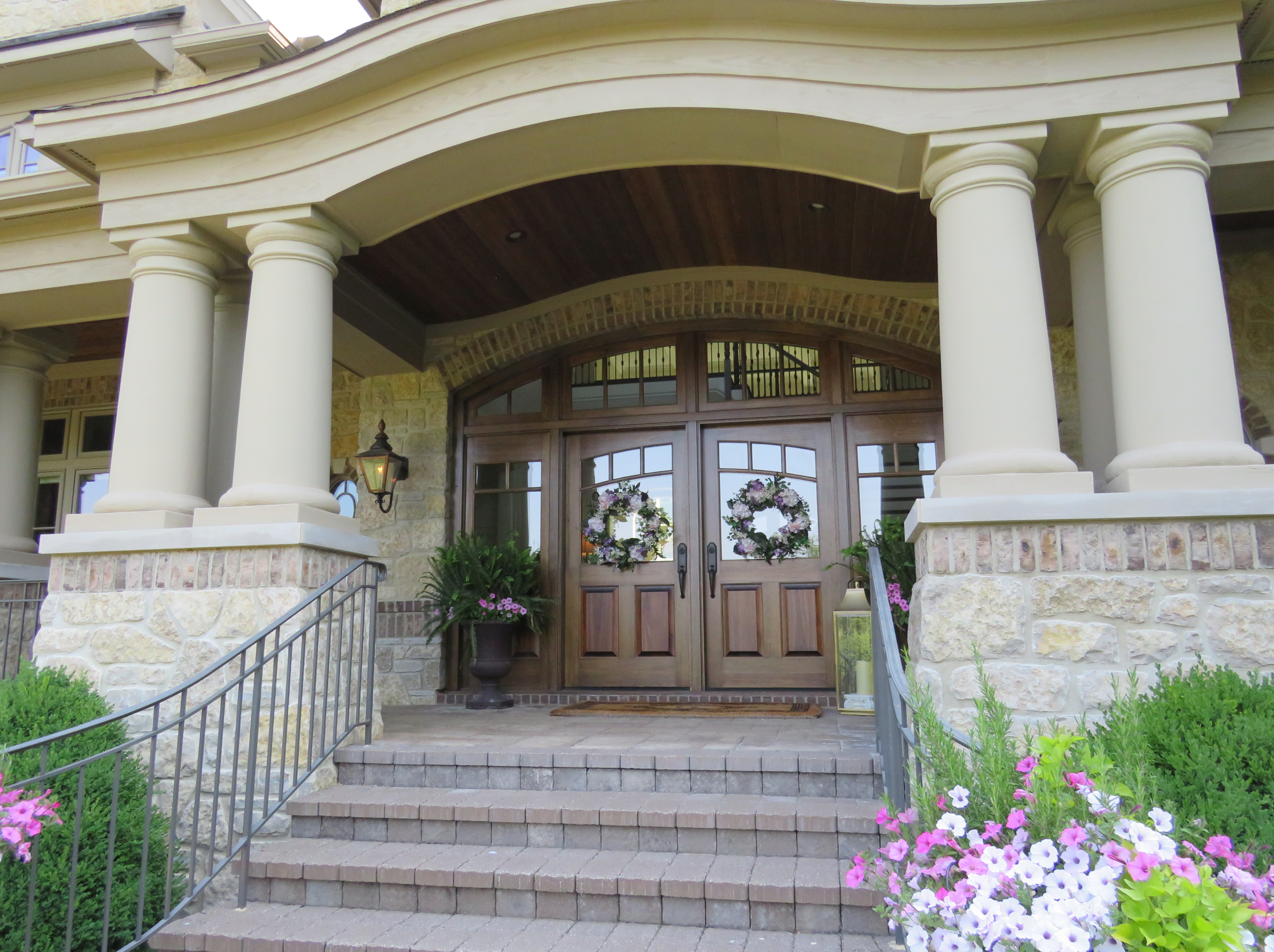 Harvest Gold Limestone Olde Mill Blend - Thin Veneer Stone - Tumbled - Corners