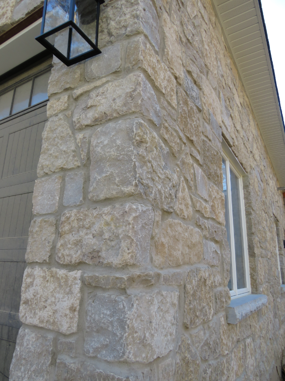 Harvest Gold Limestone Olde Mill Blend - Thin Veneer Stone - Tumbled - Corners