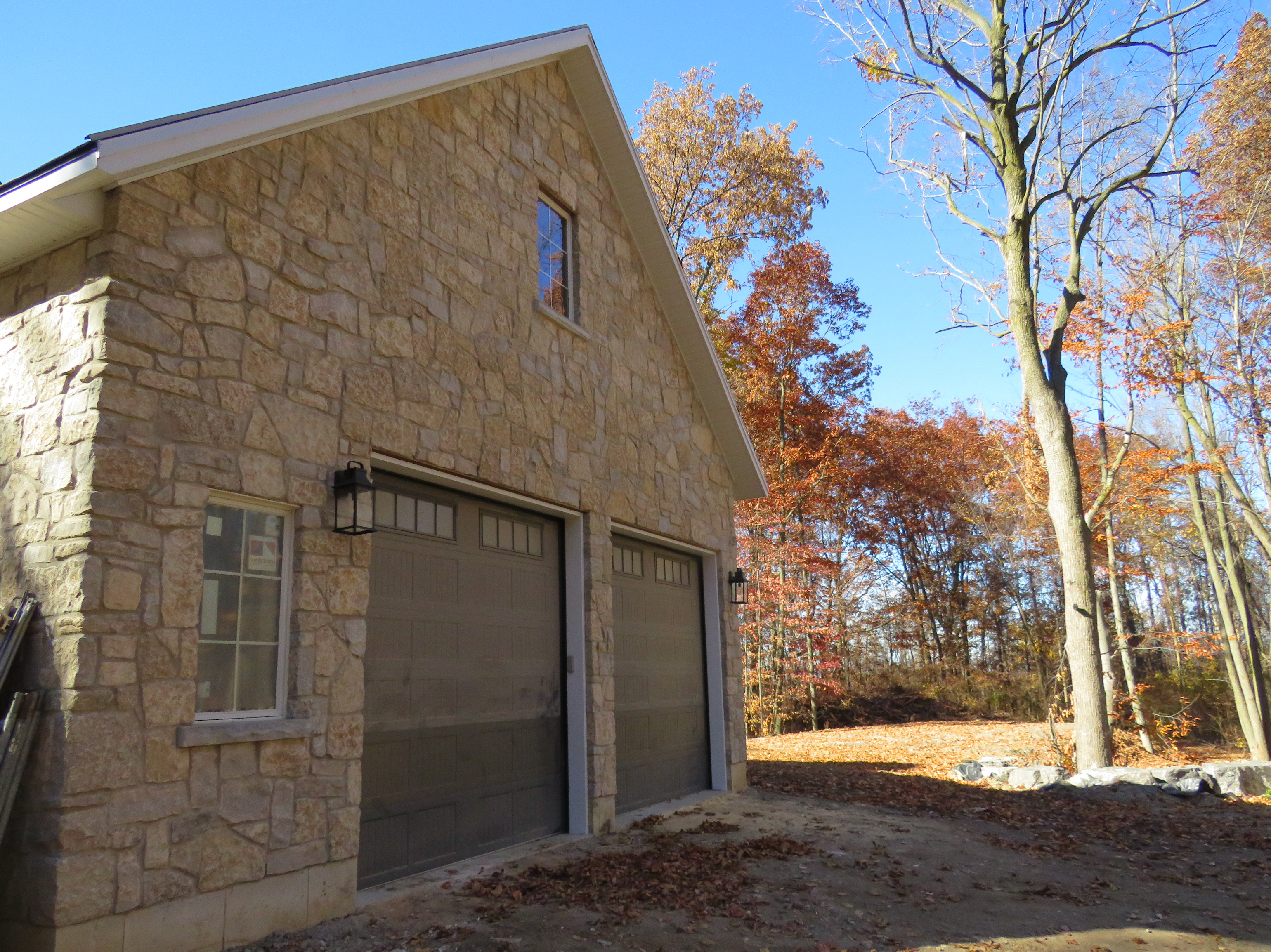 Harvest Gold Limestone Olde Mill Blend - Thin Veneer Stone - Tumbled - Corners