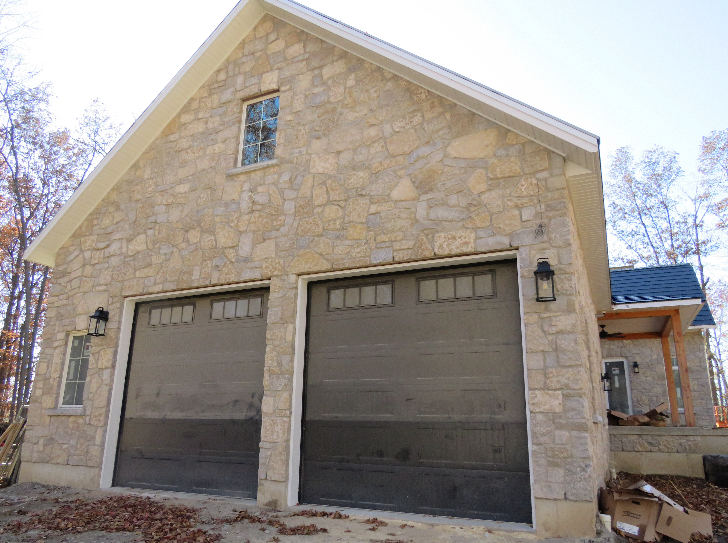 Harvest Gold Limestone Olde Mill Blend - Tumbled - Full Bed Building Stone