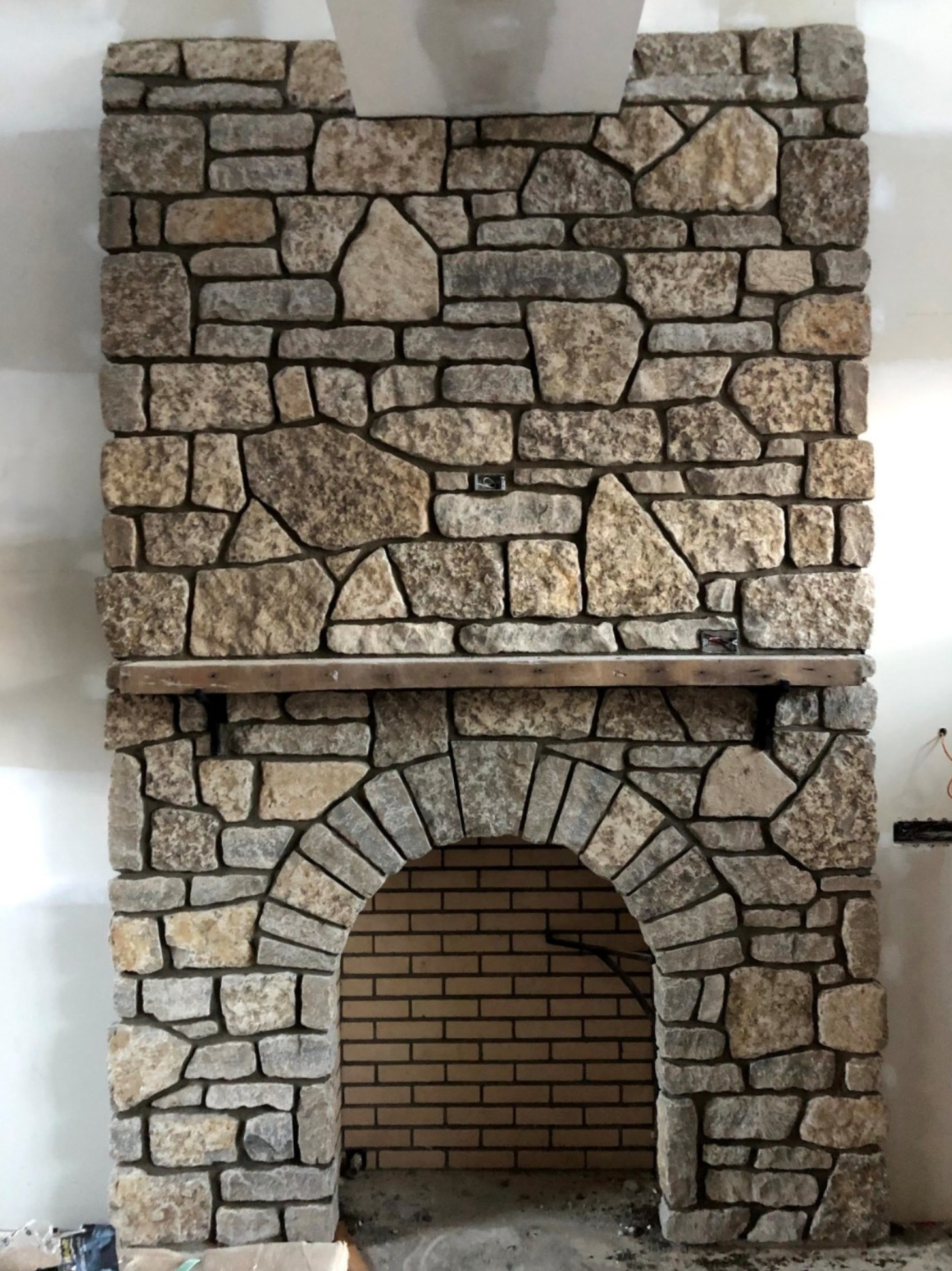 Harvest Gold Limestone Olde Mill Blend - Thin Veneer Stone - Tumbled - Corners