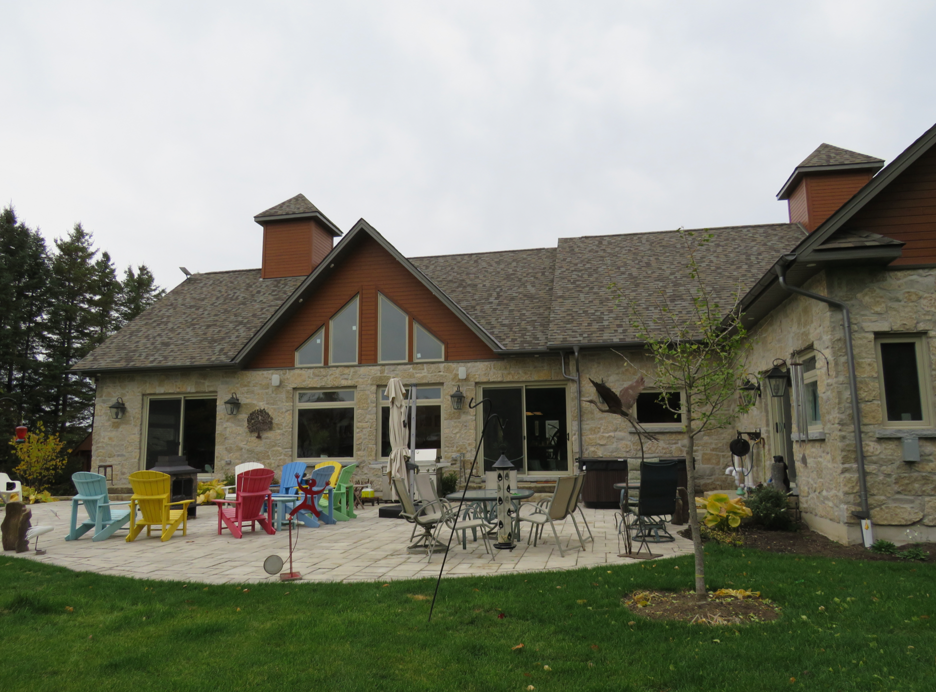 Harvest Gold Limestone Olde Mill Blend - Thin Veneer Stone - Tumbled - Corners