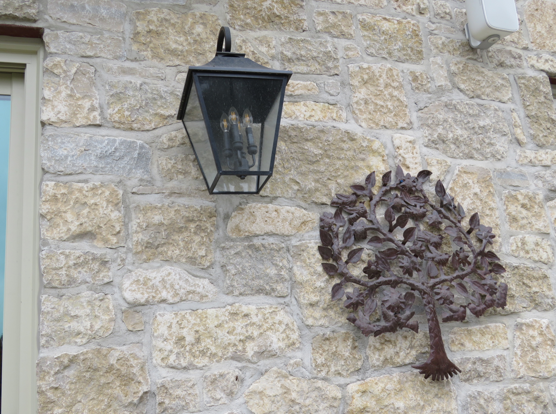 Harvest Gold Limestone Olde Mill Blend - Thin Veneer Stone - Tumbled - Corners