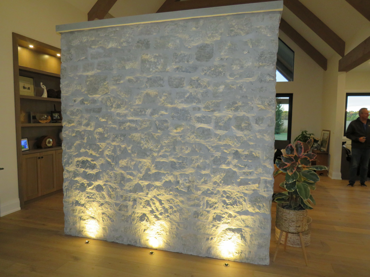White Mist Ledgerock - Tumbled - Full Bed Building Stone