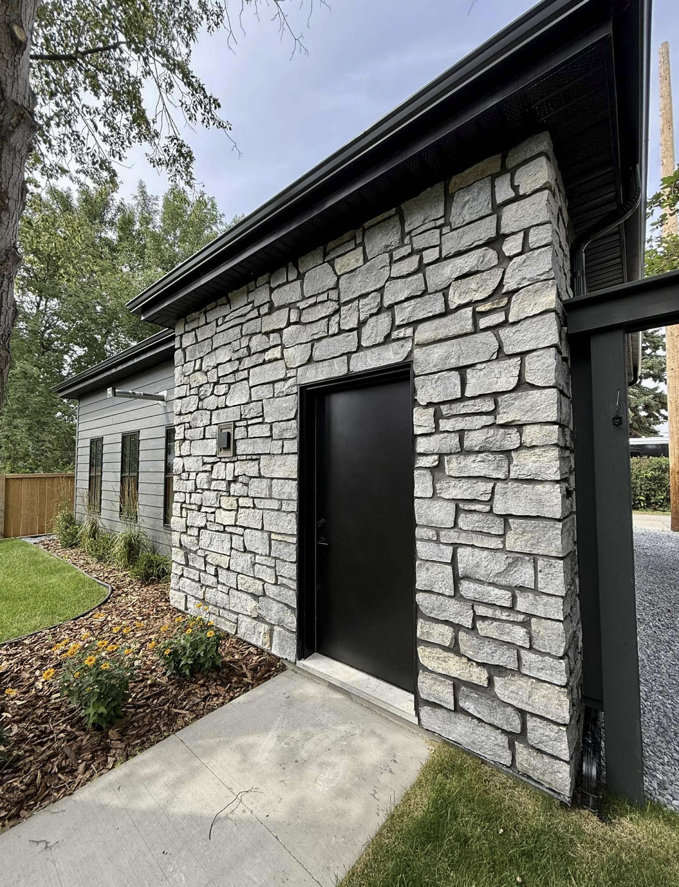 Weatheredge Limestone Ledgerock - Full Bed Building Stone