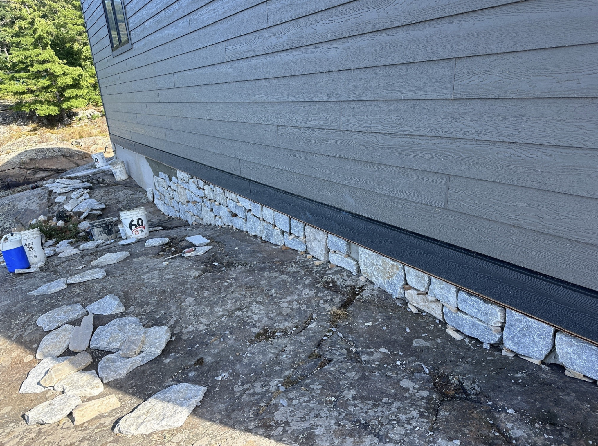 Dayton County Blend - Tumbled Weatheredge and Harvest Gold Limestone - Corners