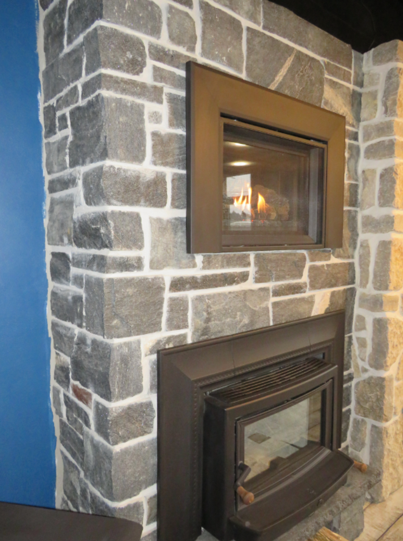 Midnight Black Sawn Height - Thin Stone Veneer - Corners