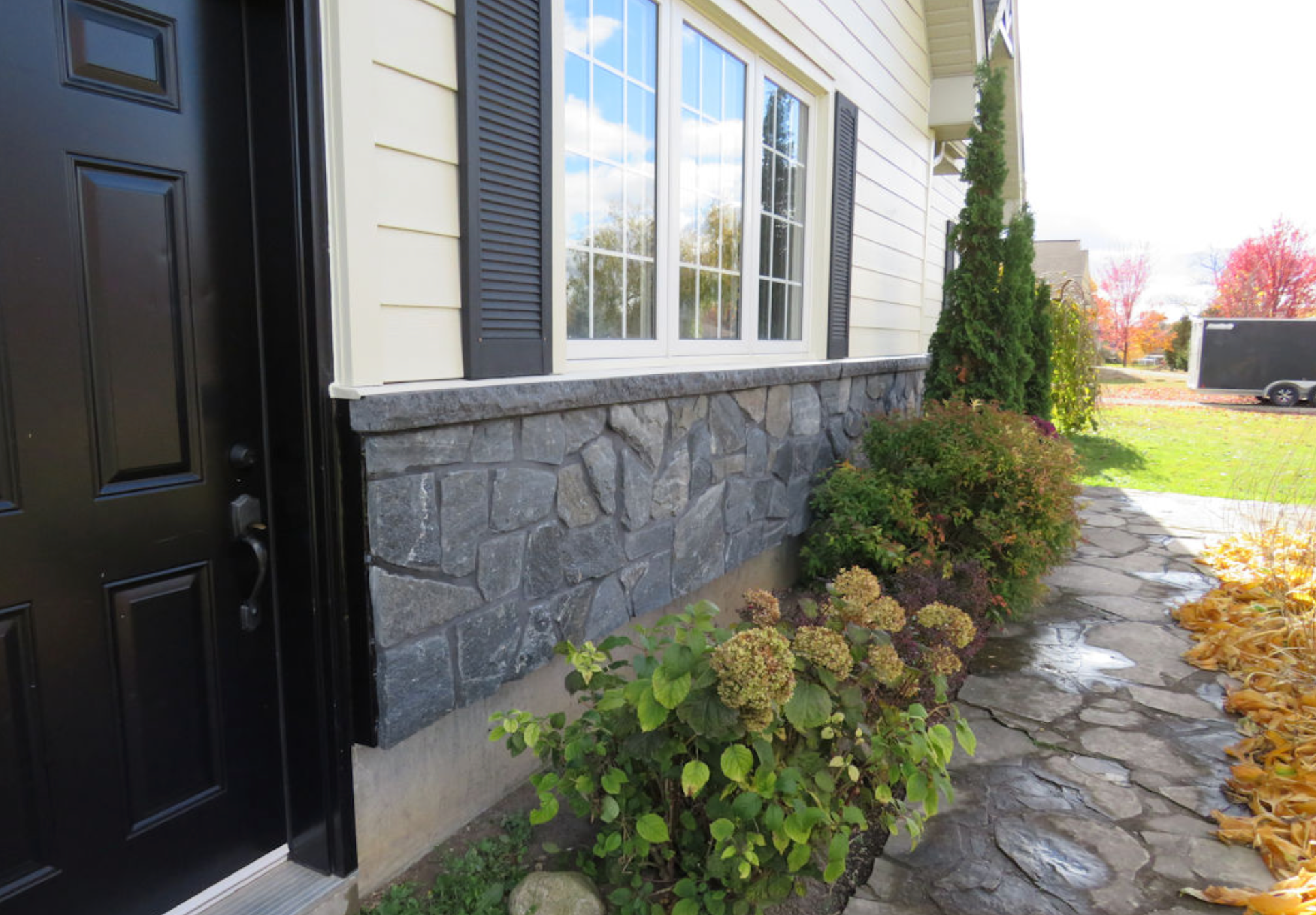 Midnight Black Random - Thin Stone Veneer - Corners