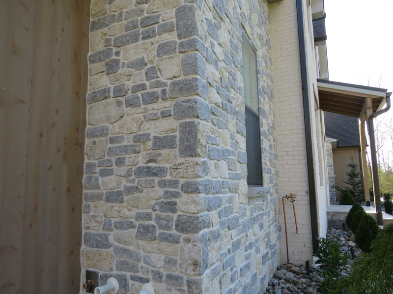 Weatheredge Limestone Olde Mill Estate Blend with White Weatheredface Accent - Tumbled - Full Bed Building Stone