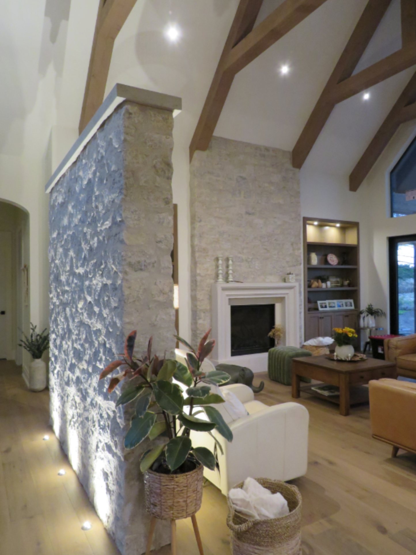 White Mist Ledgerock - Tumbled - Full Bed Building Stone