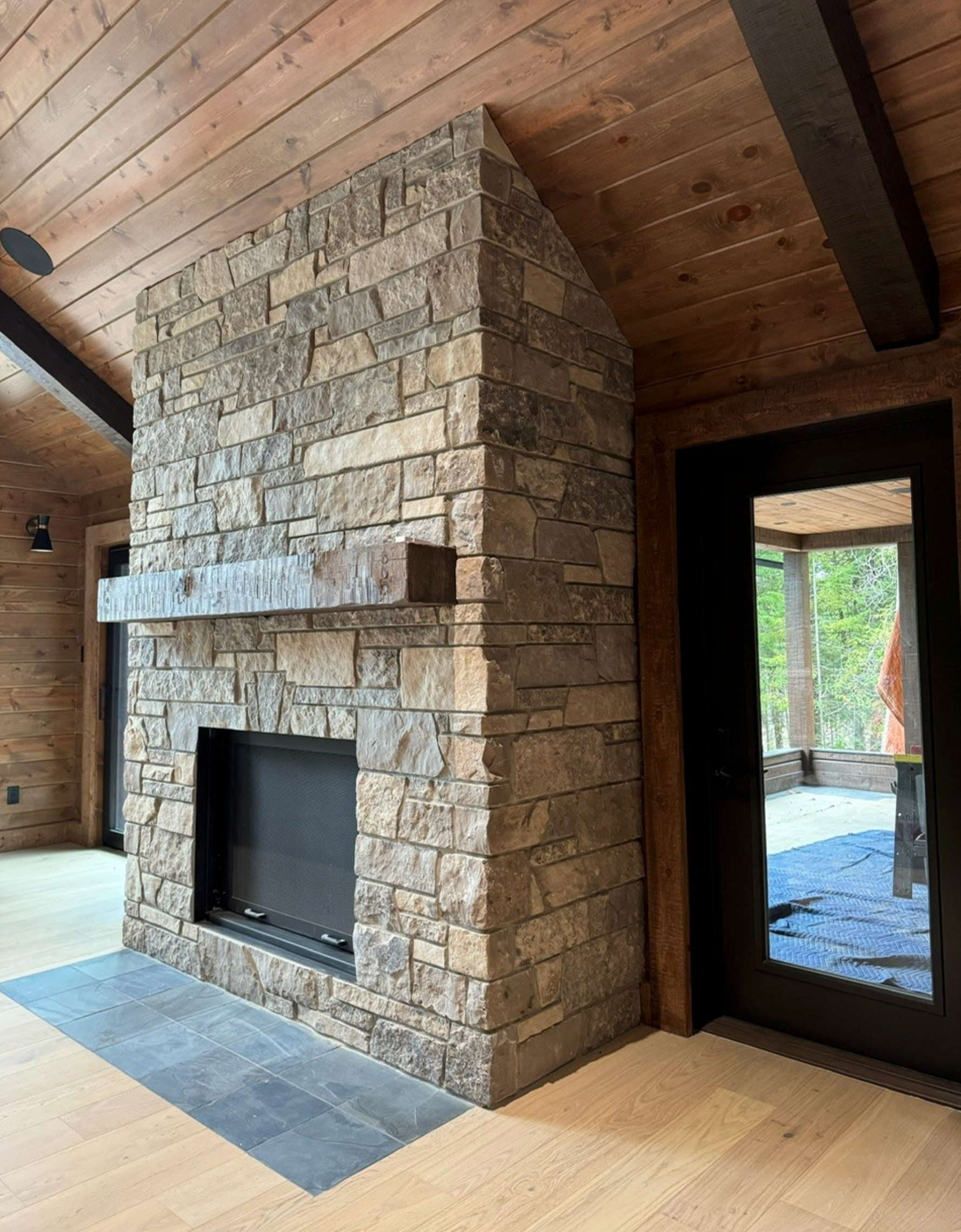 Rustic Brown Sawn Height - Thin Stone Veneer - Corners