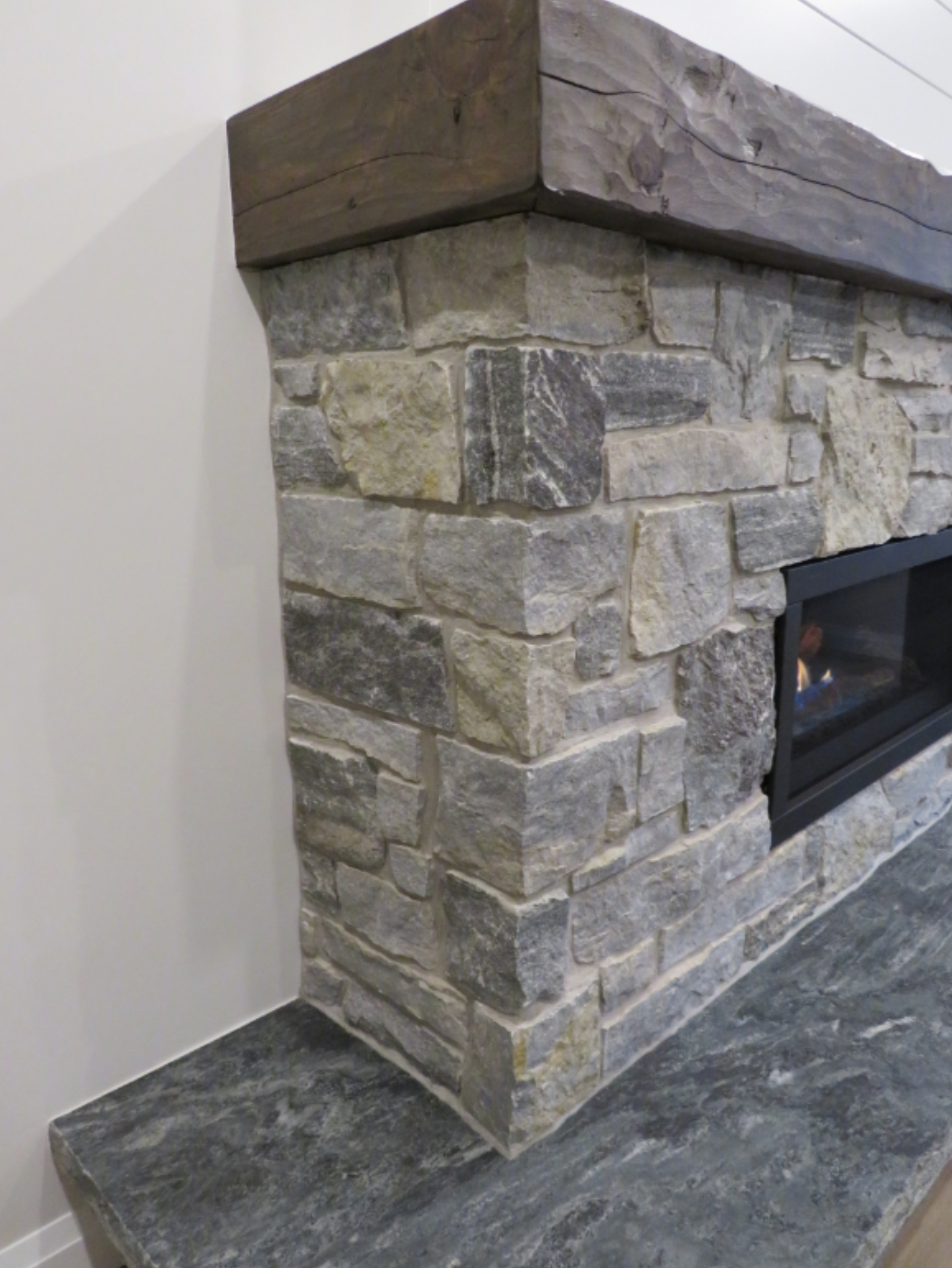 Timothy's Mountain Blend Thin Stone Veneer - Corners